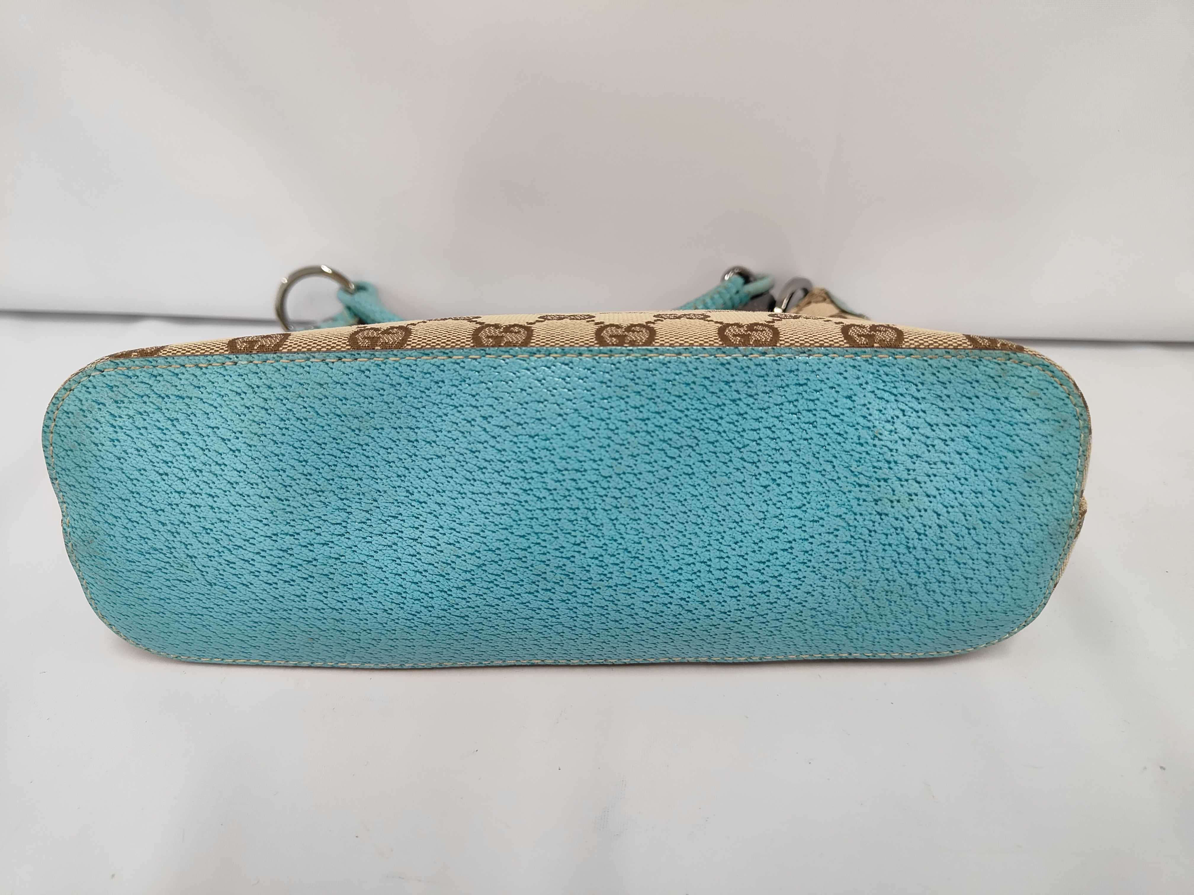 GG Canvas Shoulder Bag — view 3