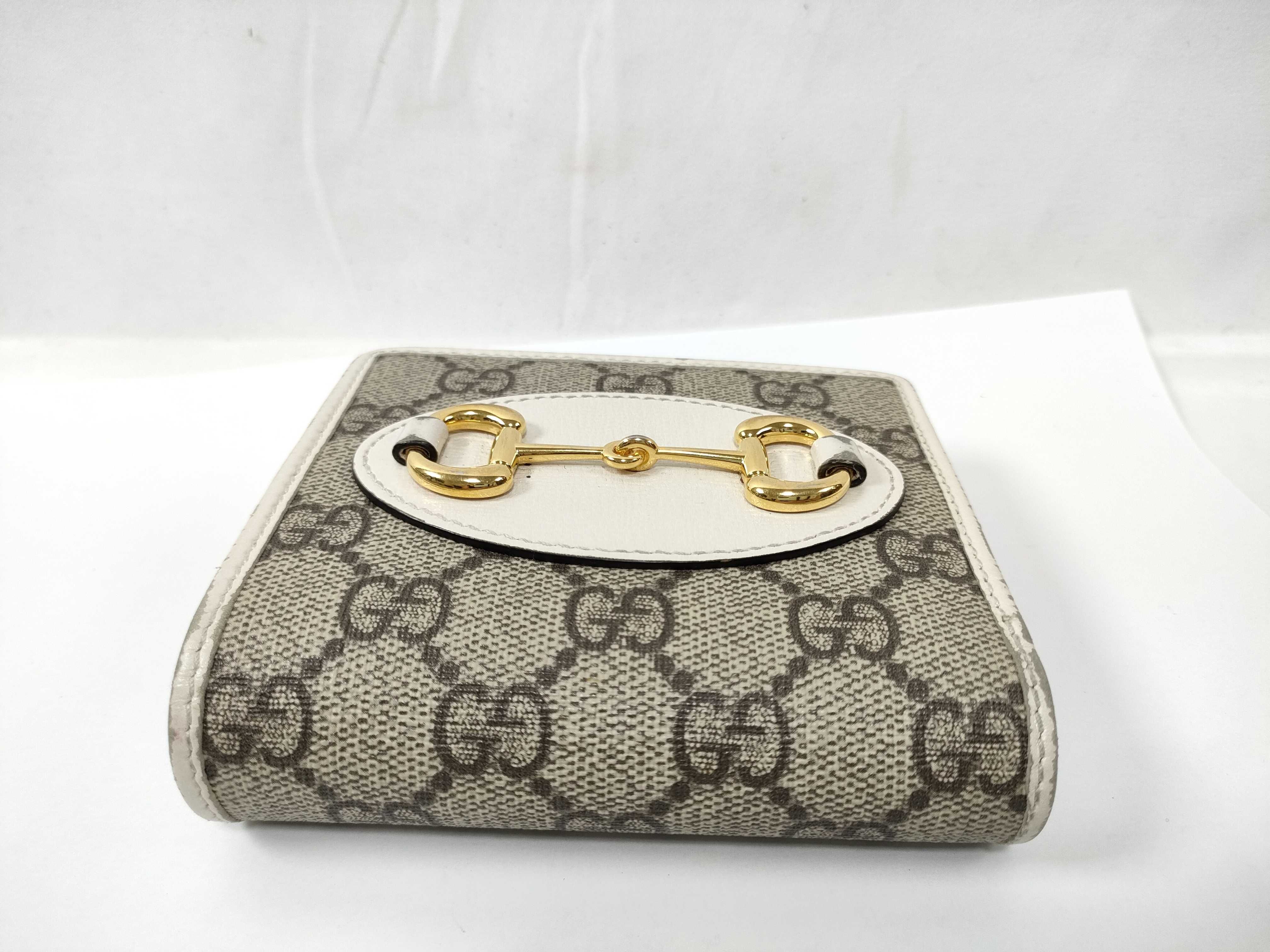 wallet — view 3
