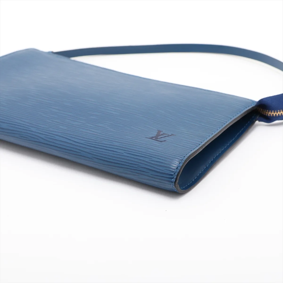 Epi Pochette Accessoires M52945 AR0939 Blue — view 3