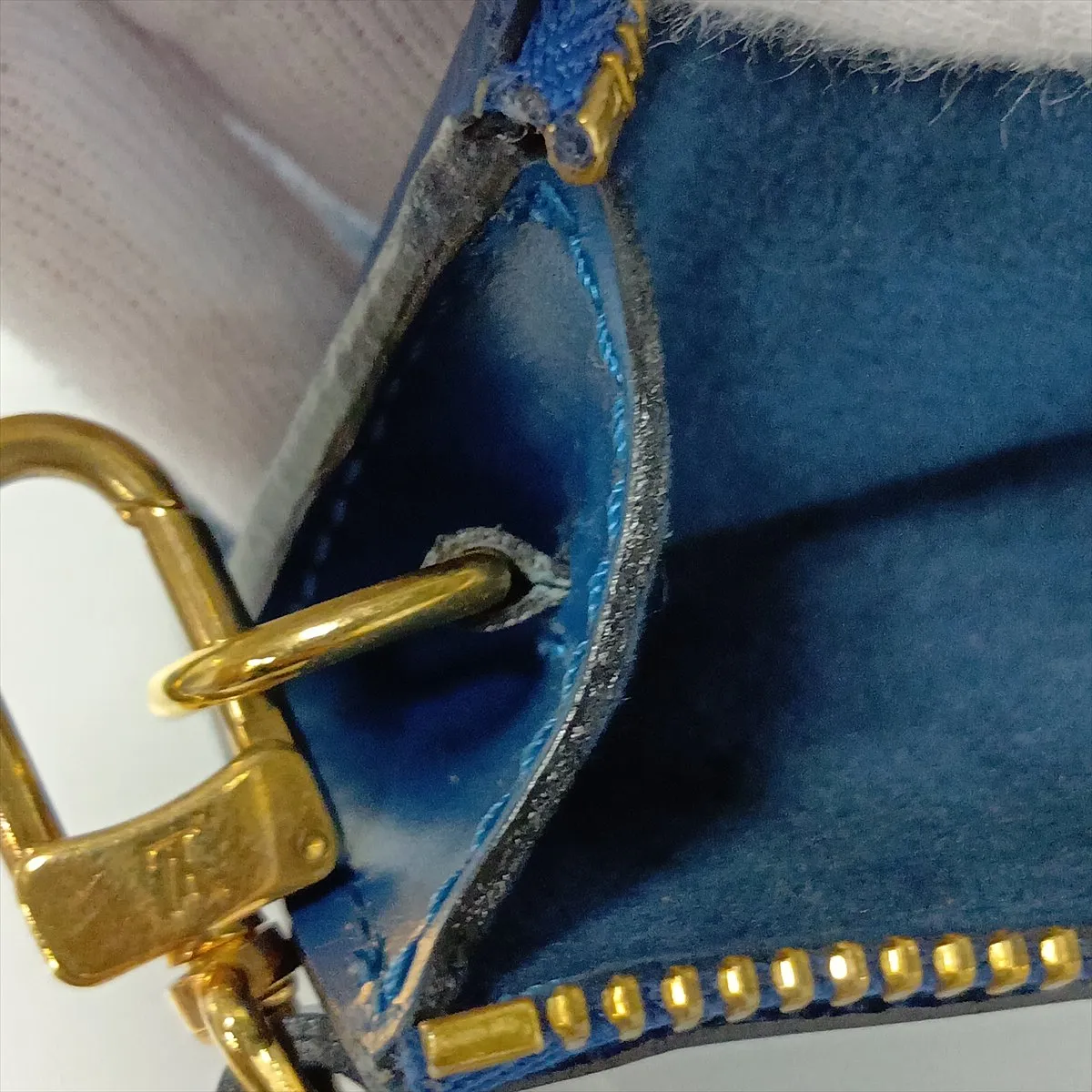 Epi Pochette Accessoires M52945 AR0939 Blue — view 10