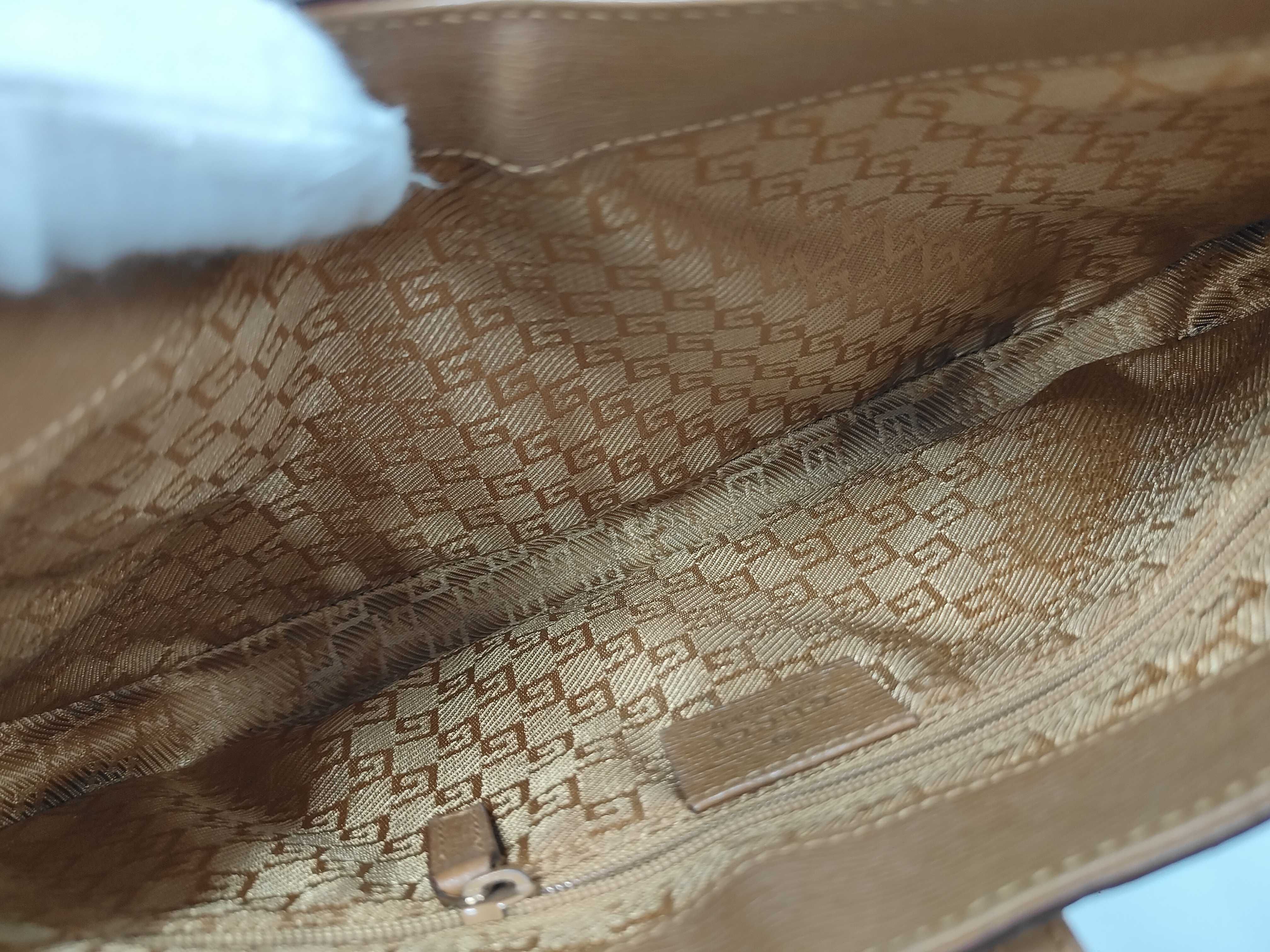 Leather G Hardware One Shoulder Bag — view 9