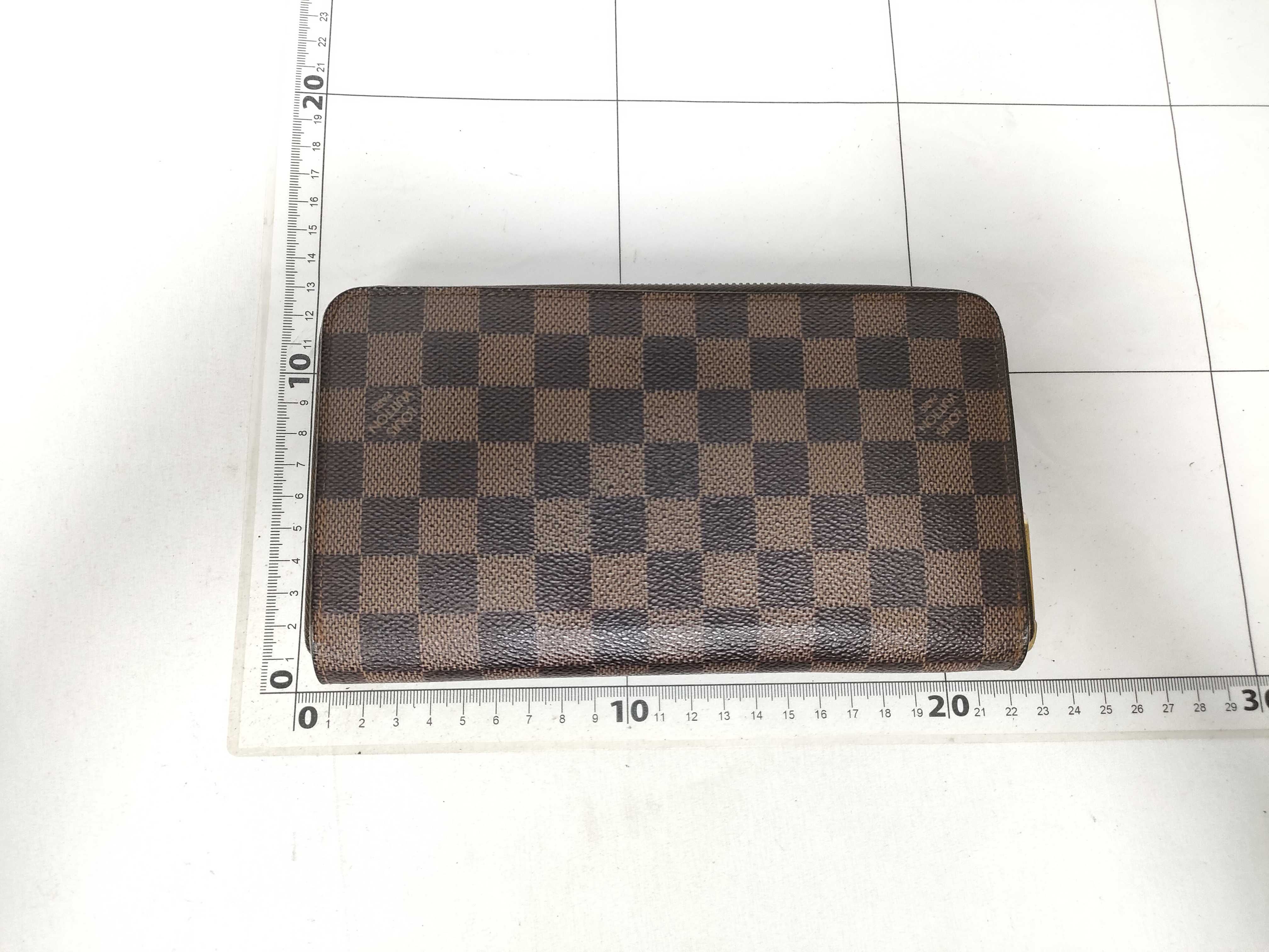 Damier Louis Vuitton Wallet — view 2