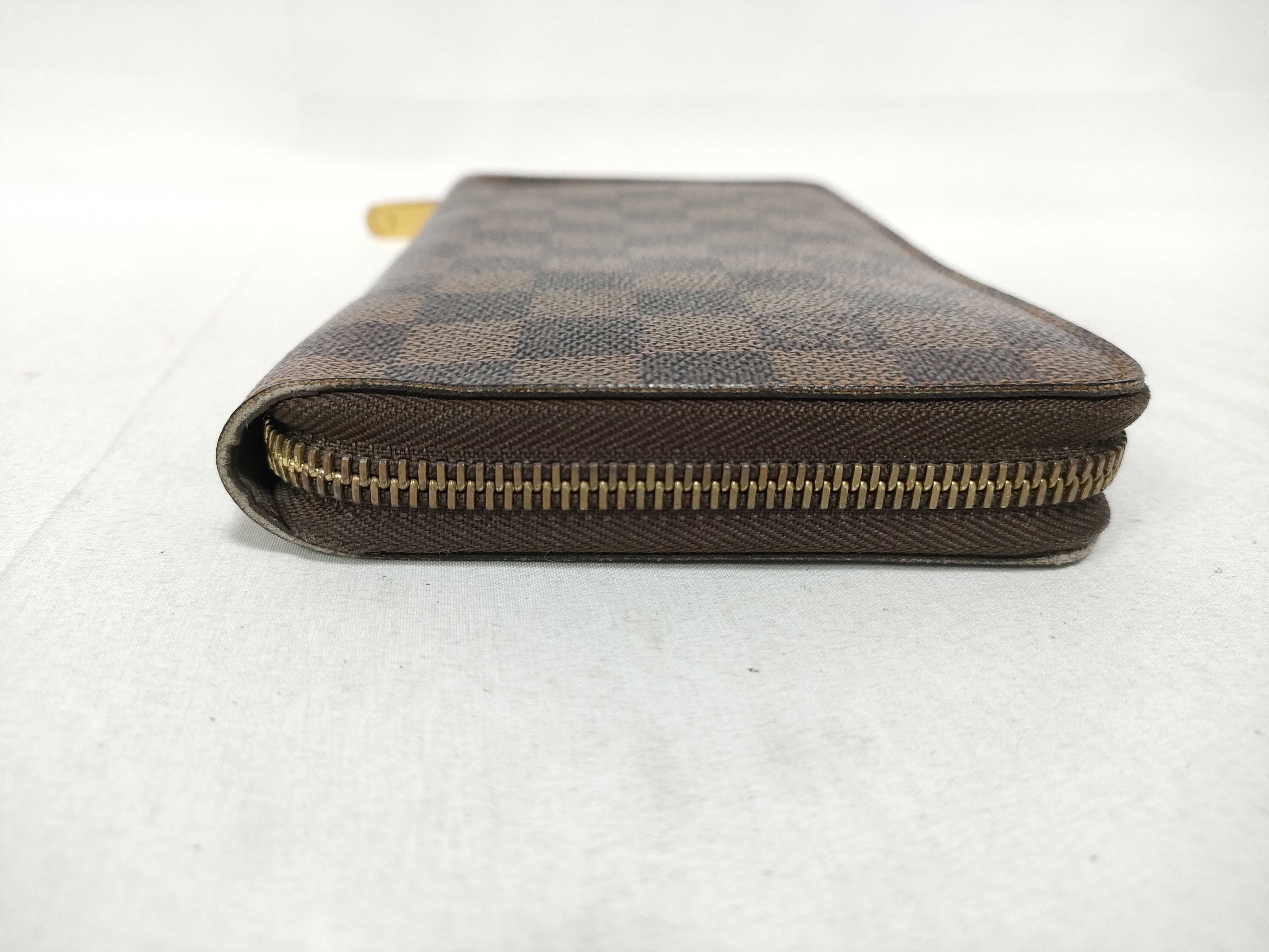 Damier Louis Vuitton Wallet — view 4