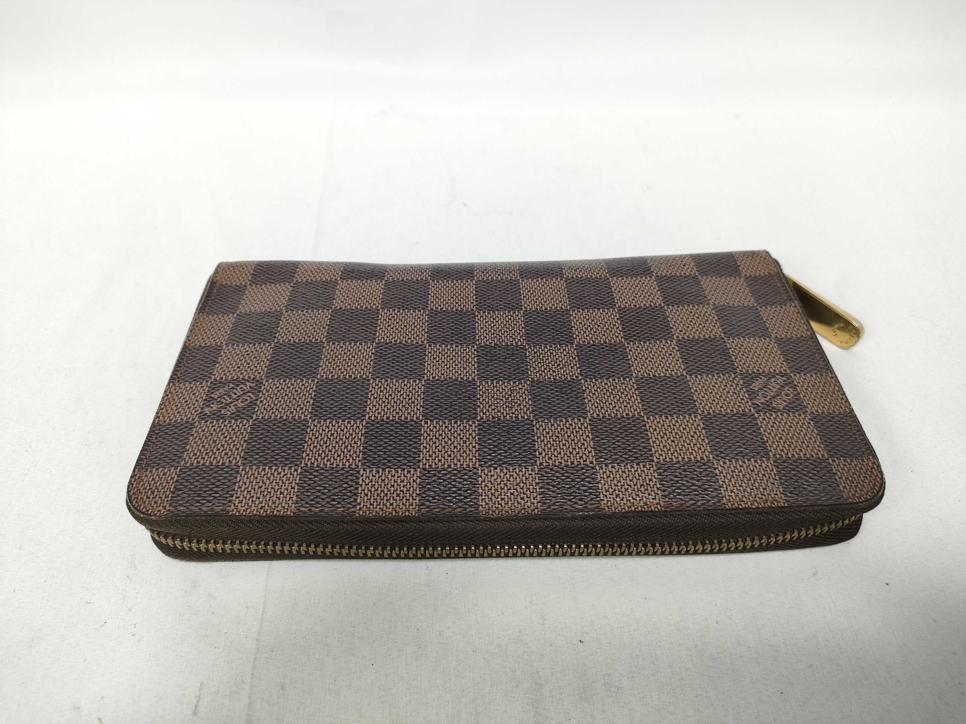 Damier Louis Vuitton Wallet — view 8