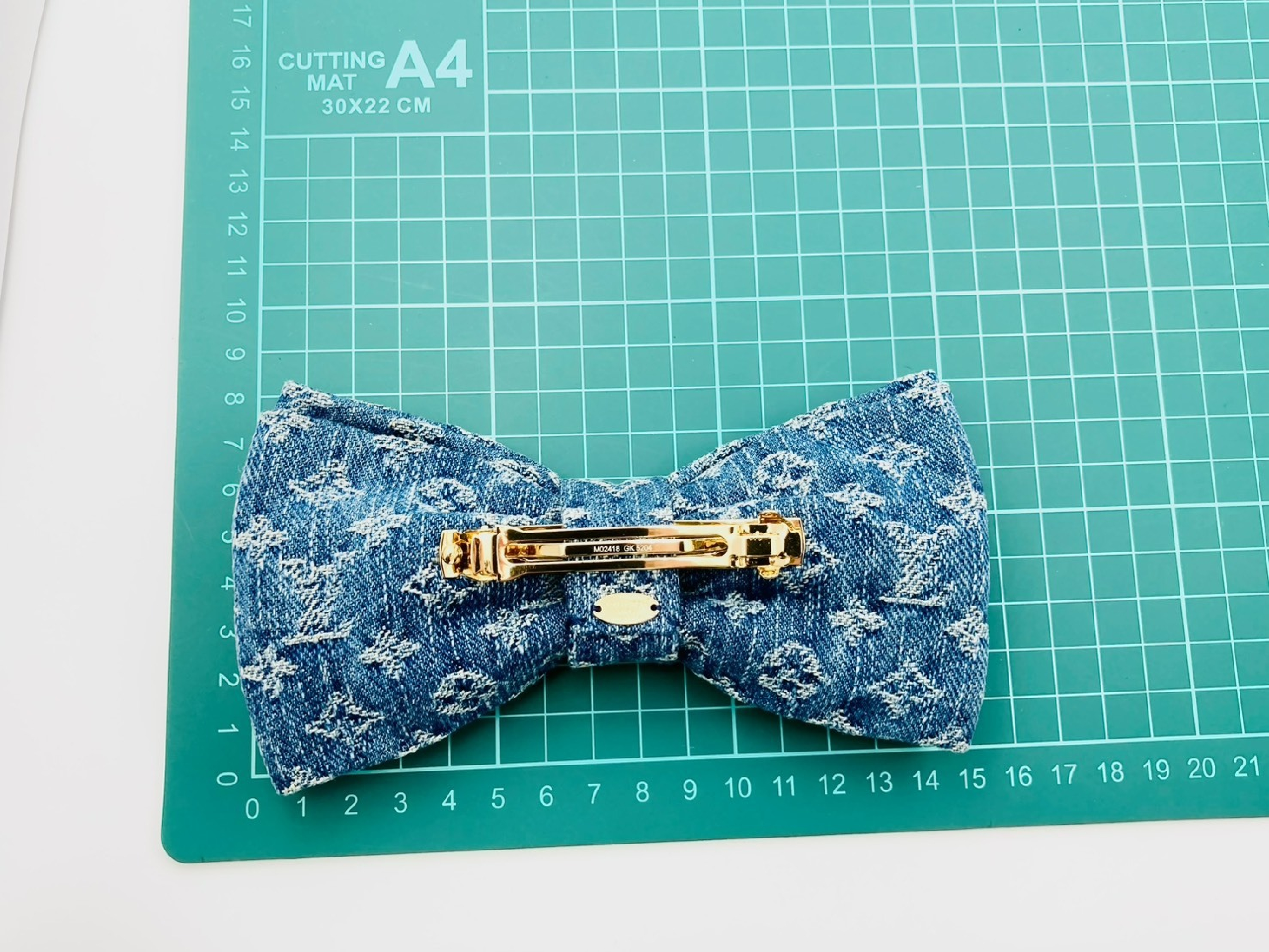 M02418 Barrette LV Pretty Bow Monogram Denim Cotton Ribbon Barrette GK5204 Hair Accessory — view 4