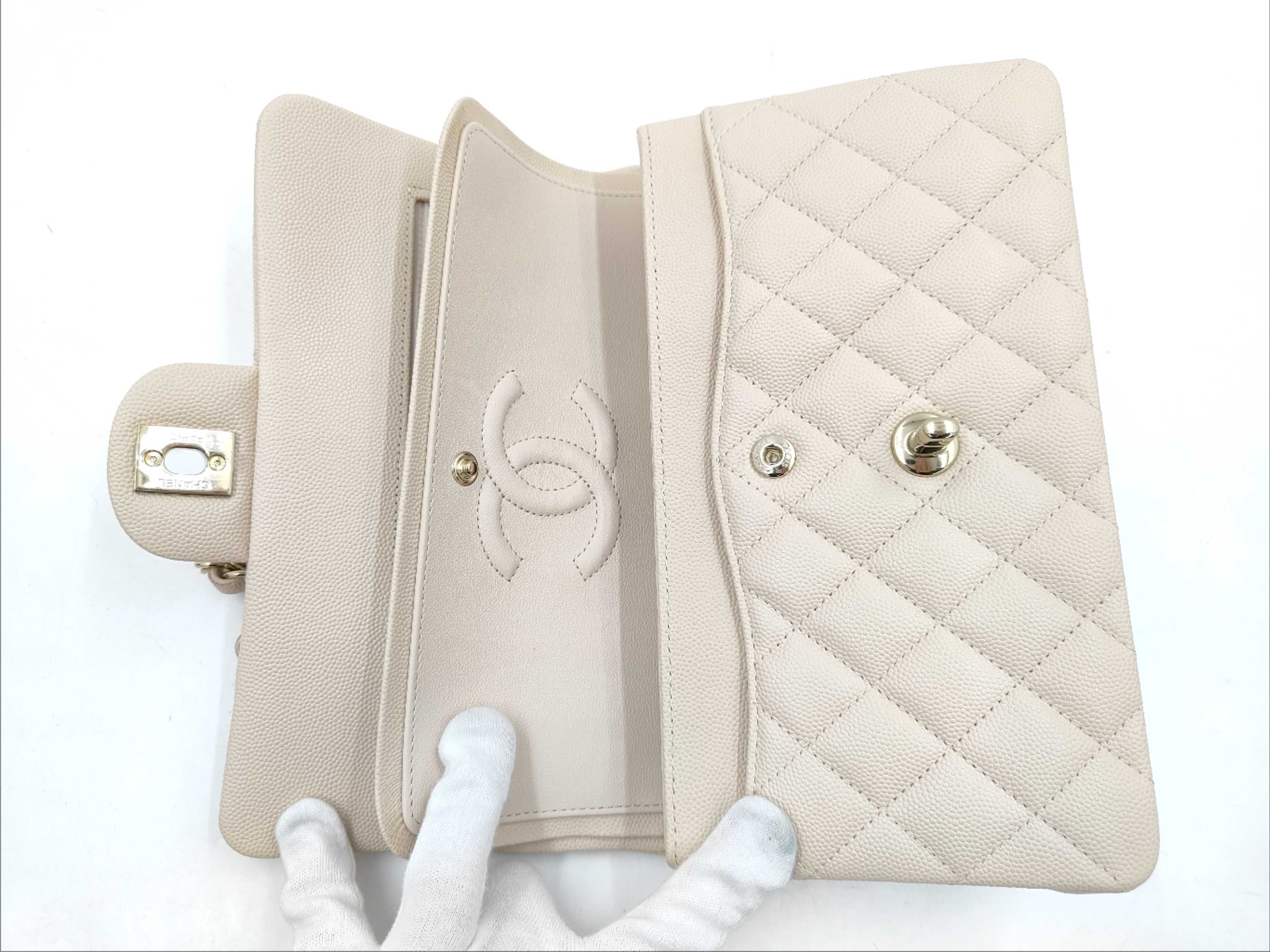 BAG CLASSIC FLAP CAVIAR SKIN WFLAP SMALL 23CM MICROCHIP Shoulder Bag — view 7