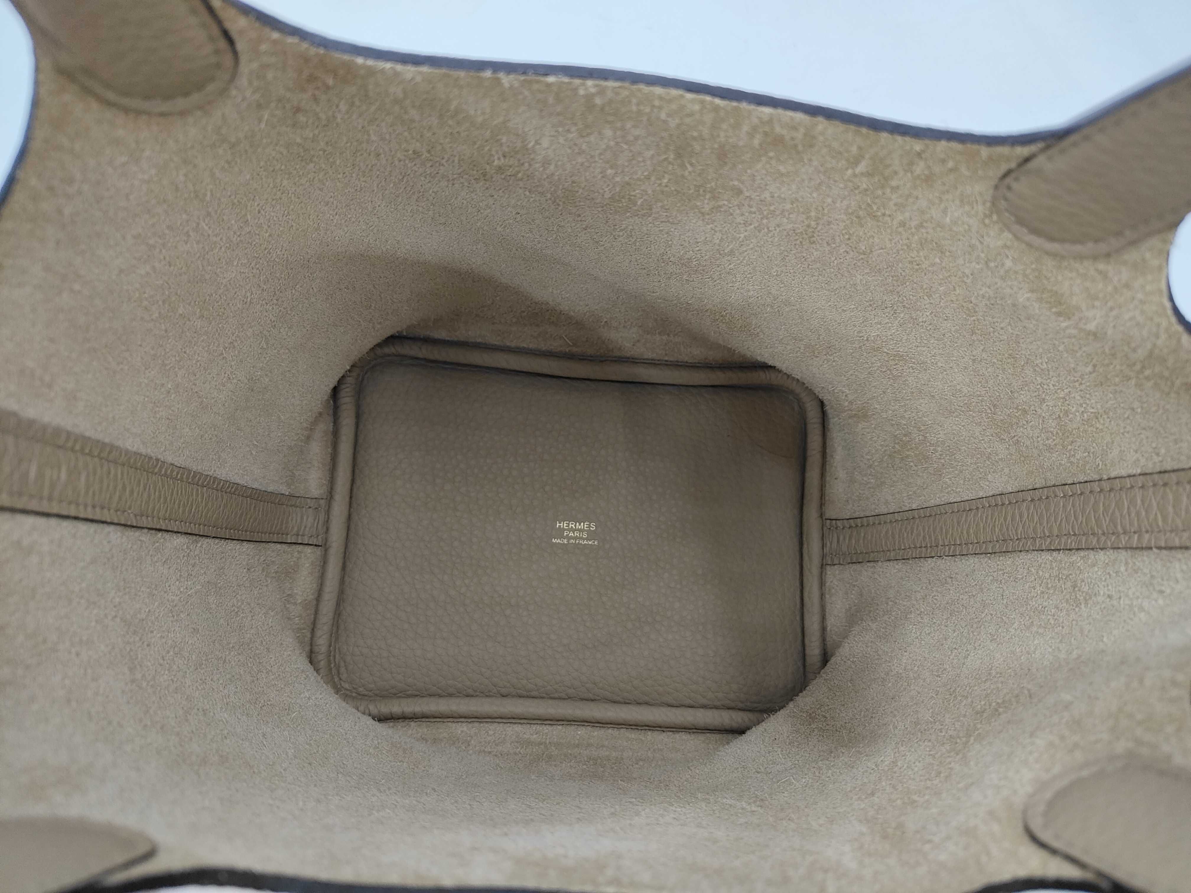 Picotin Lock 18 Trench Handbag, Taurillon Clemence Leather, Gold Hardware, K Stamp — view 8
