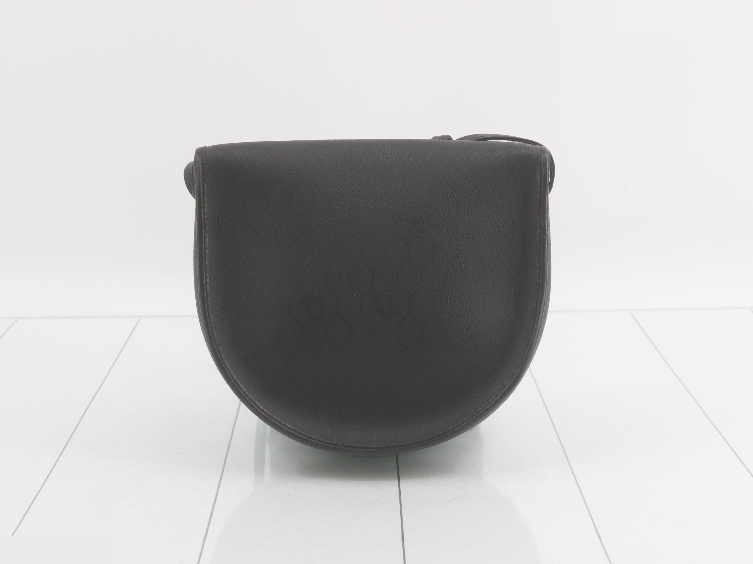 Honeycomb flap bag, black, 20 x 18 x 5 cm, shoulder strap approx. 110 cm — view 2