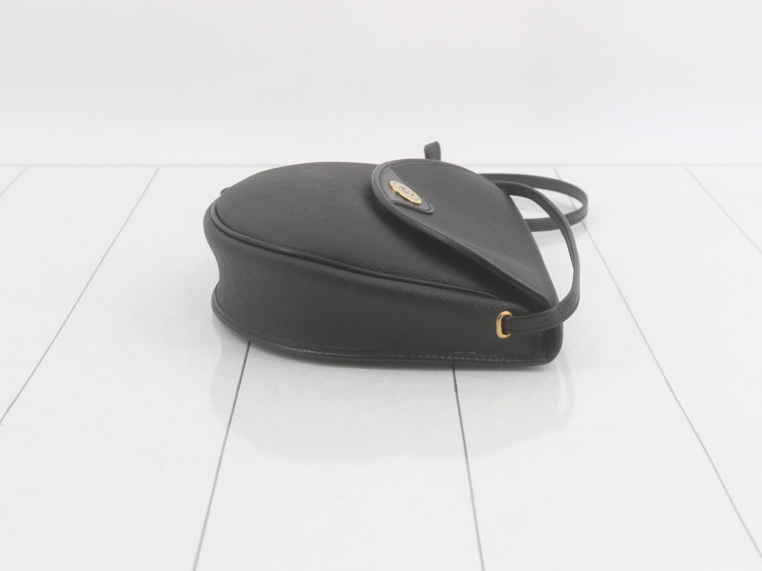 Honeycomb flap bag, black, 20 x 18 x 5 cm, shoulder strap approx. 110 cm — view 3