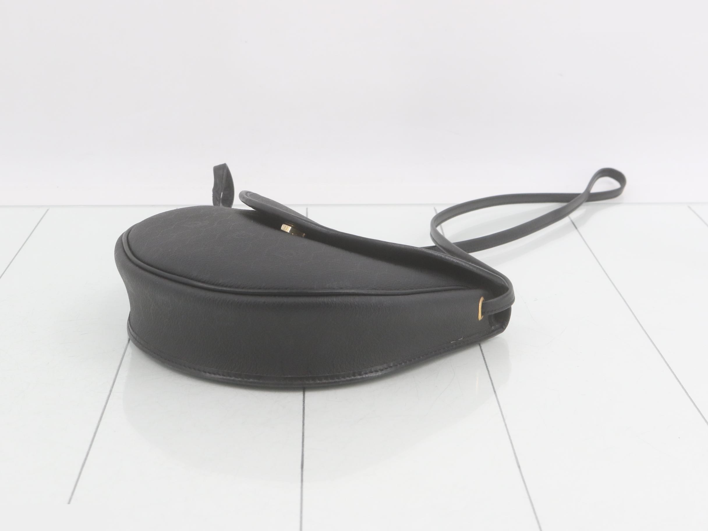 Honeycomb flap bag, black, 20 x 18 x 5 cm, shoulder strap approx. 110 cm — view 6