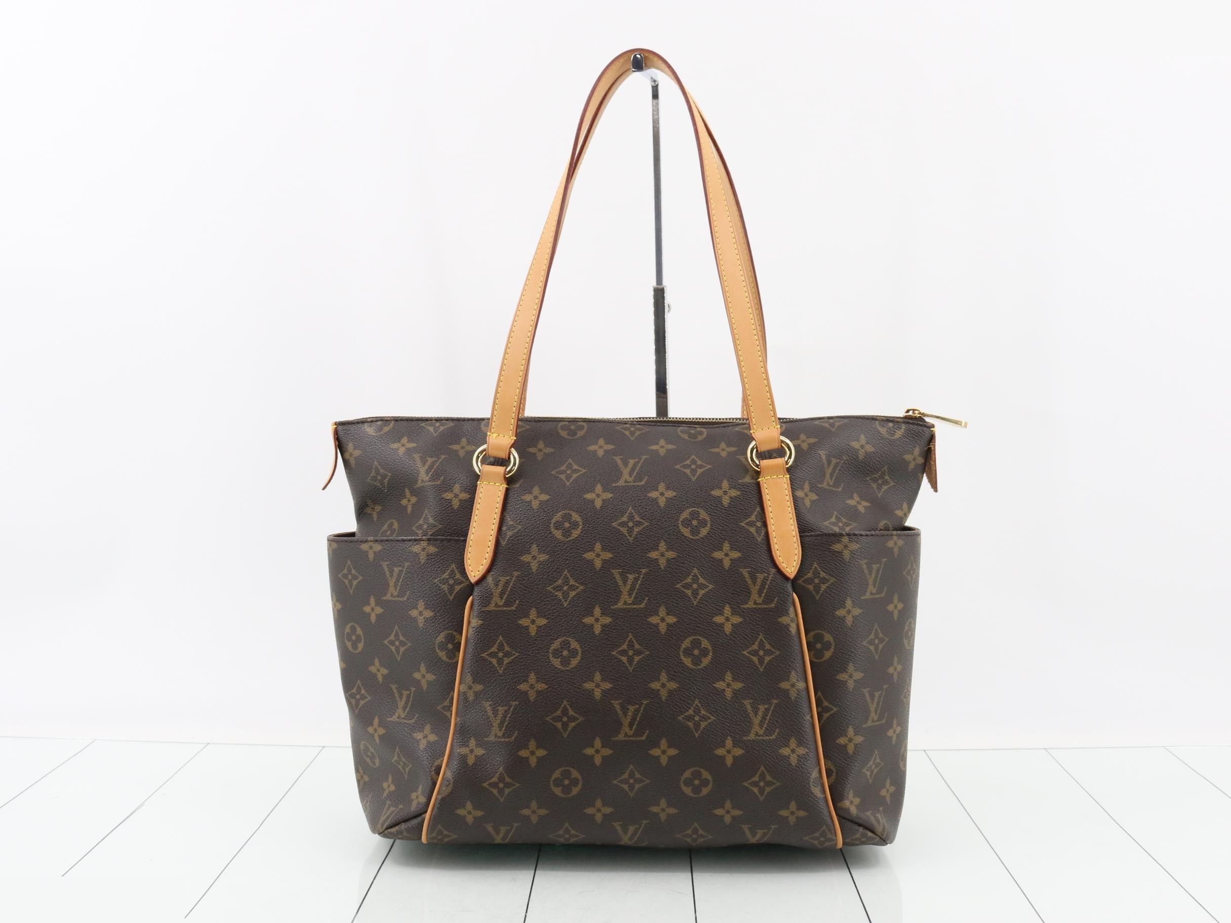Monogram Totally MM M41015 Tote Bag — view 2