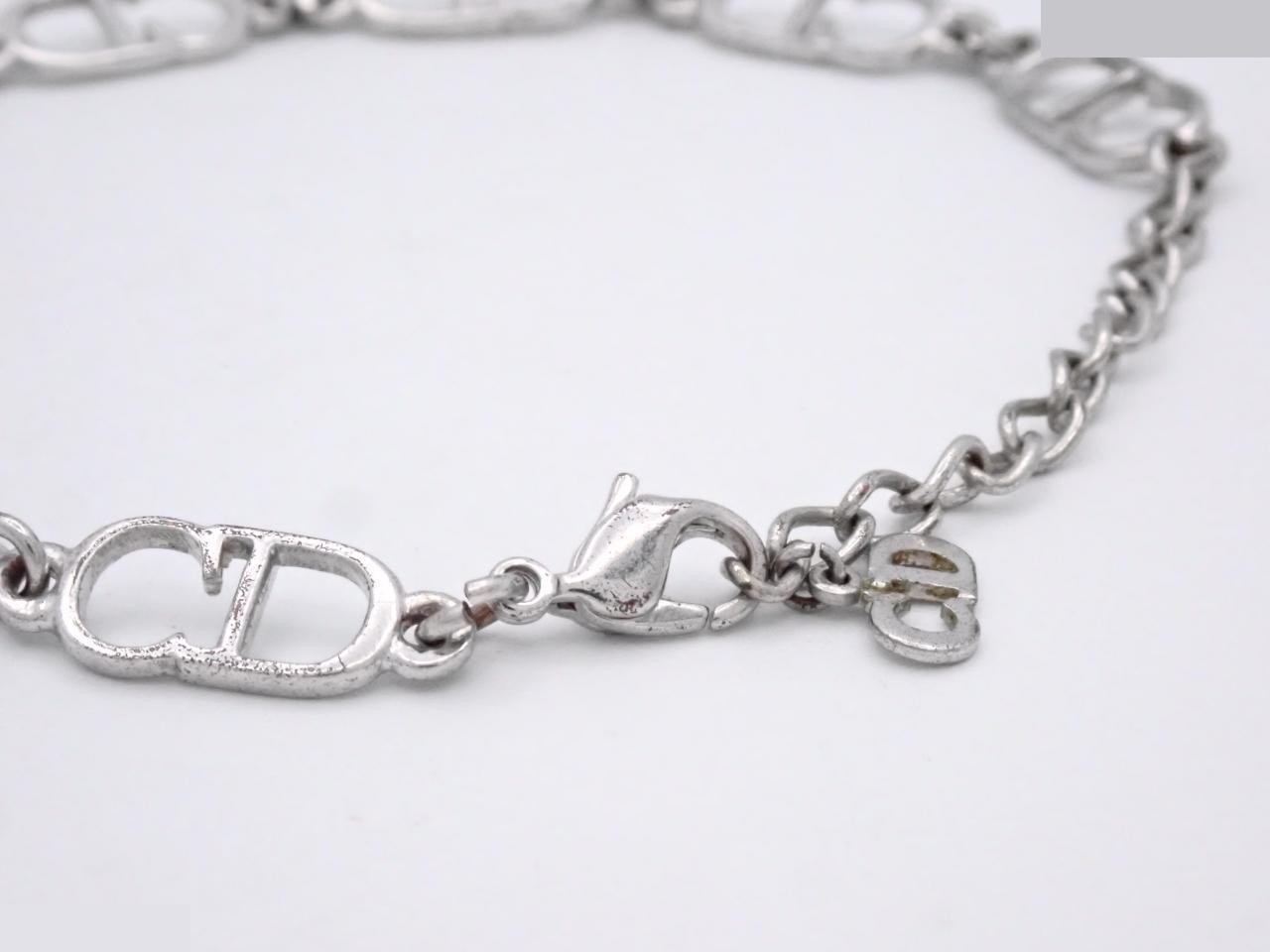 Other lines: Precious metal bracelets and bangles (metal), wrist circumference approximately 22 cm. — view 3
