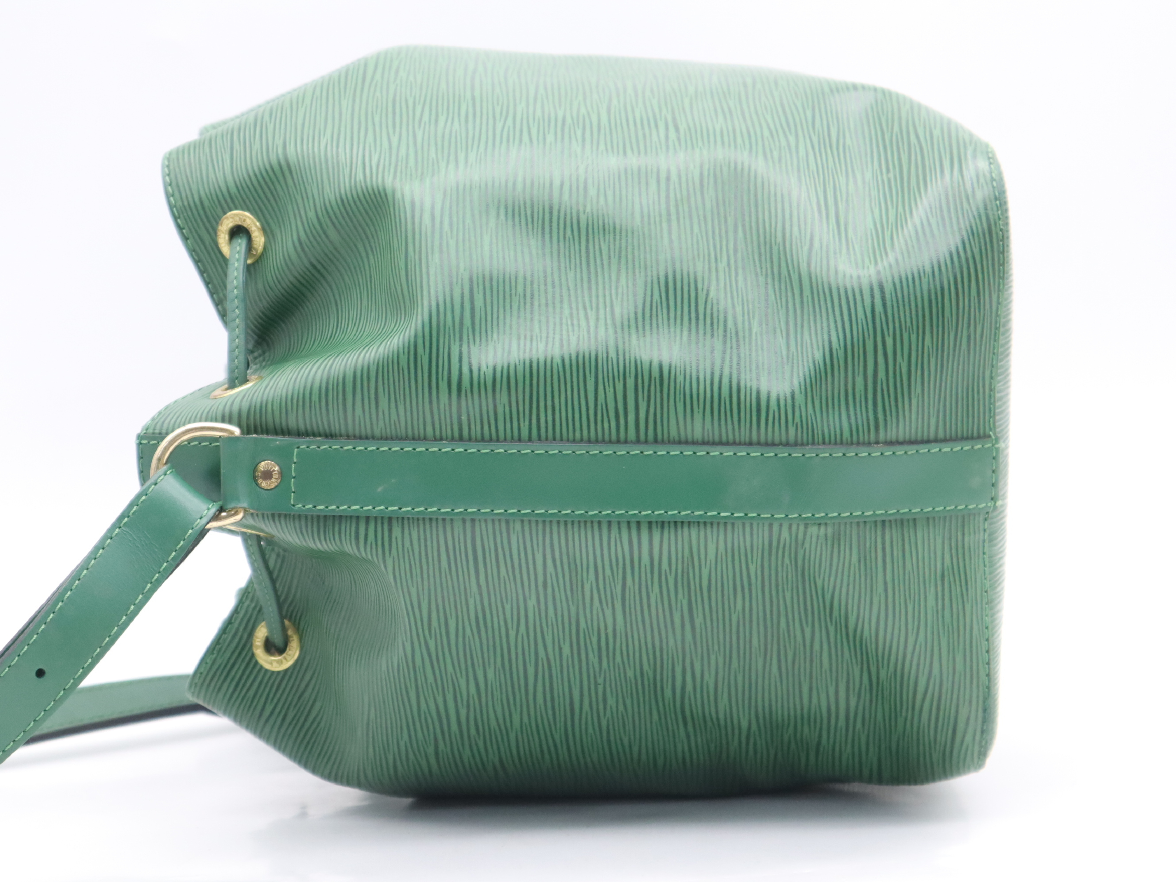 M44104 Epi Petit Noe Borneo Green Shoulder Bag — view 3