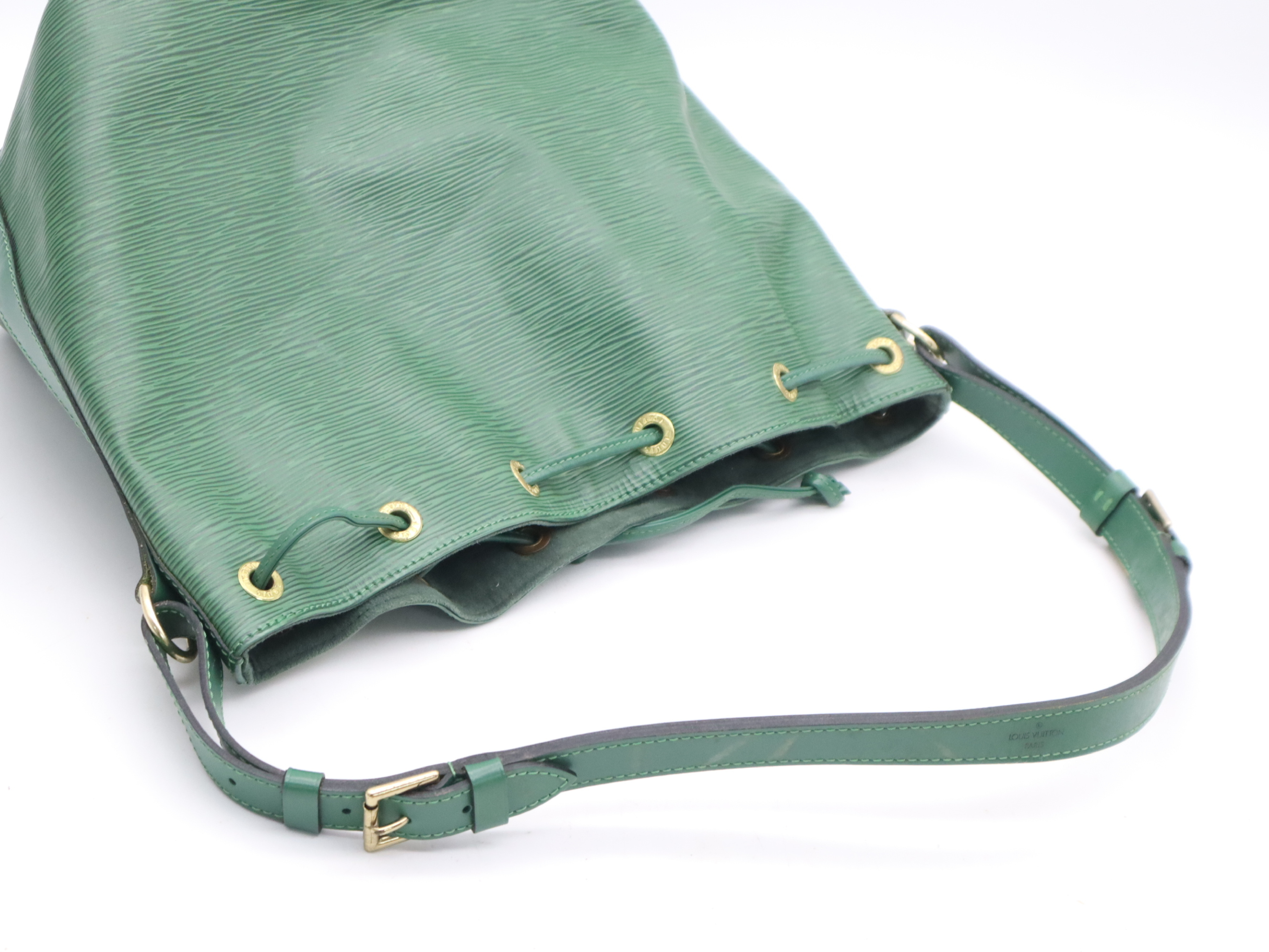 M44104 Epi Petit Noe Borneo Green Shoulder Bag — view 6