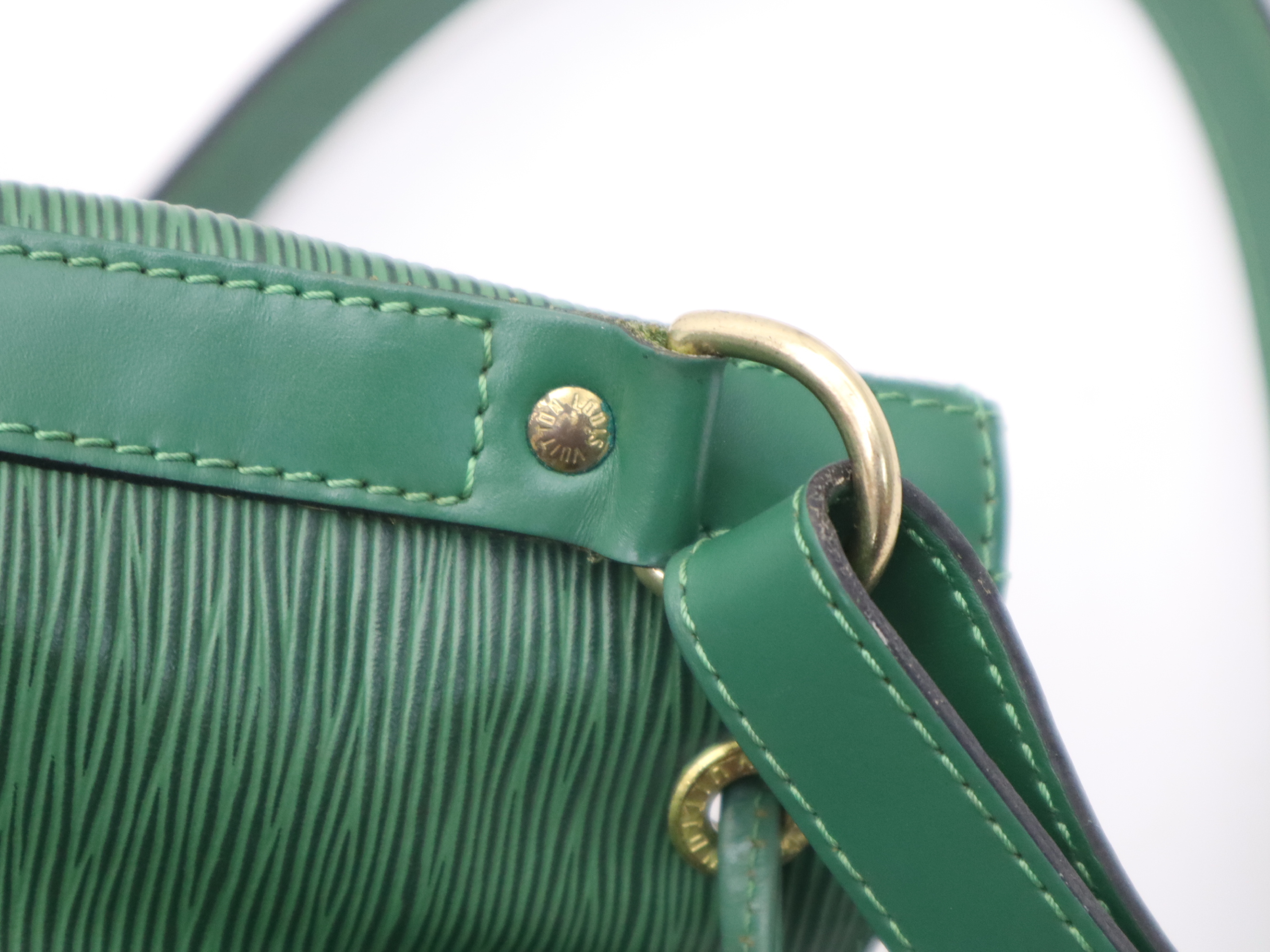 M44104 Epi Petit Noe Borneo Green Shoulder Bag — view 7