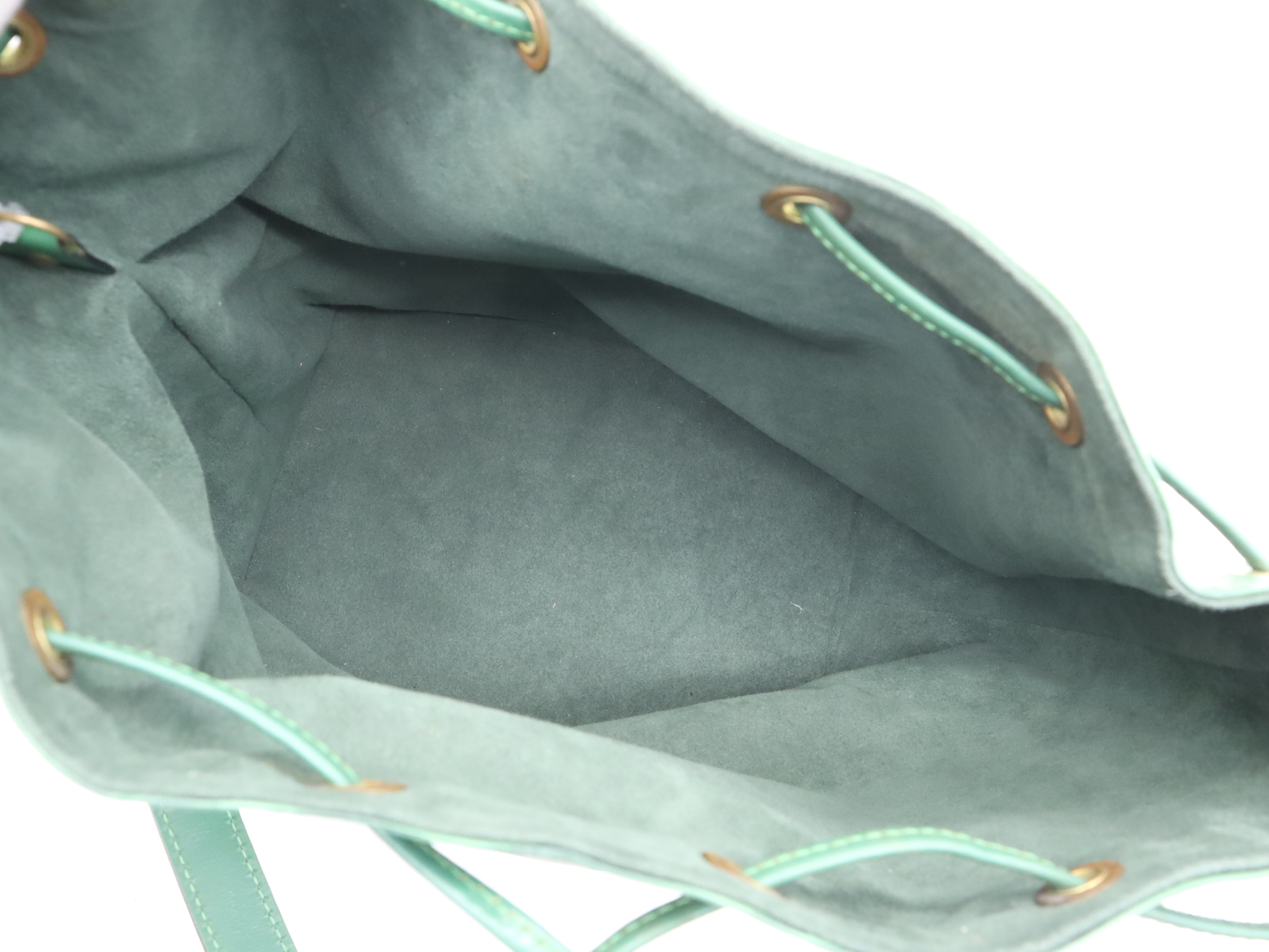 M44104 Epi Petit Noe Borneo Green Shoulder Bag — view 10