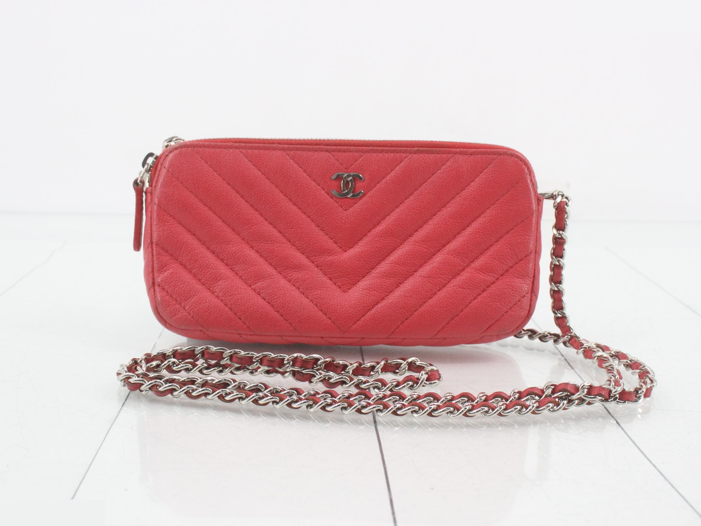 Caviar skin chevron shoulder bag