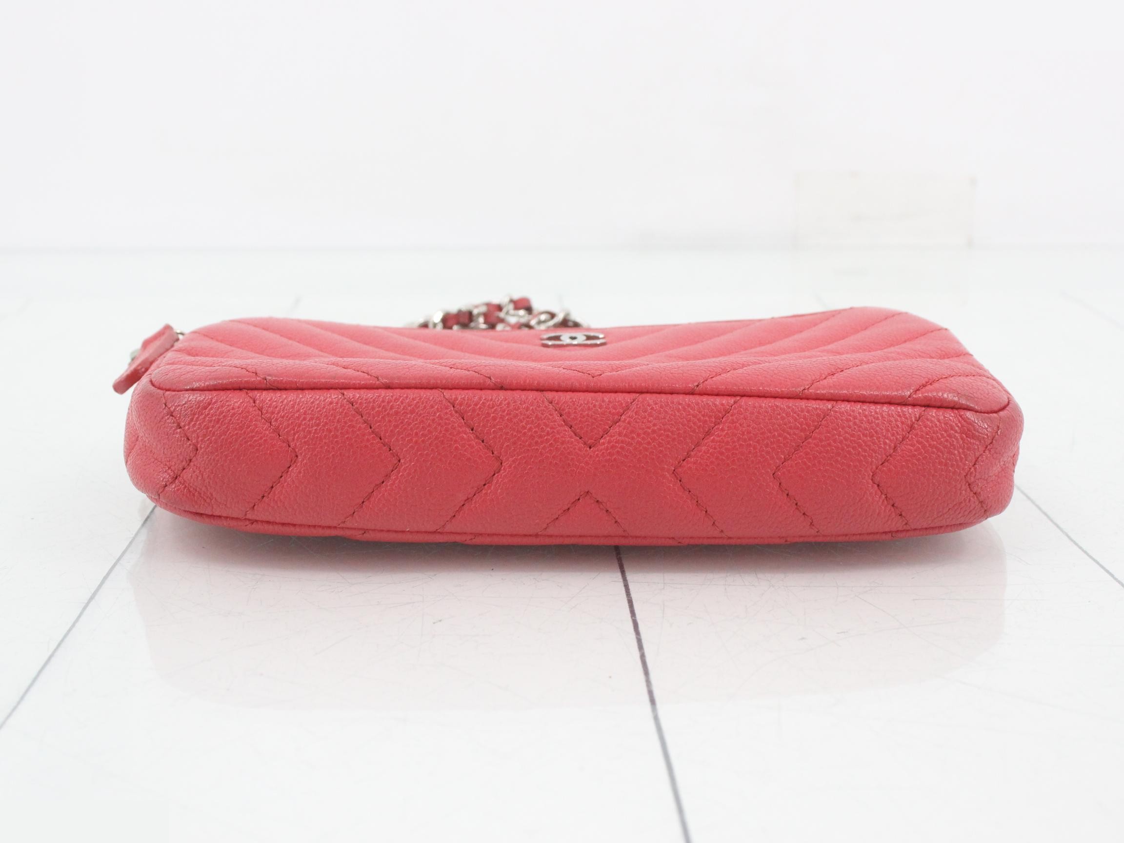 Caviar skin chevron shoulder bag — view 3