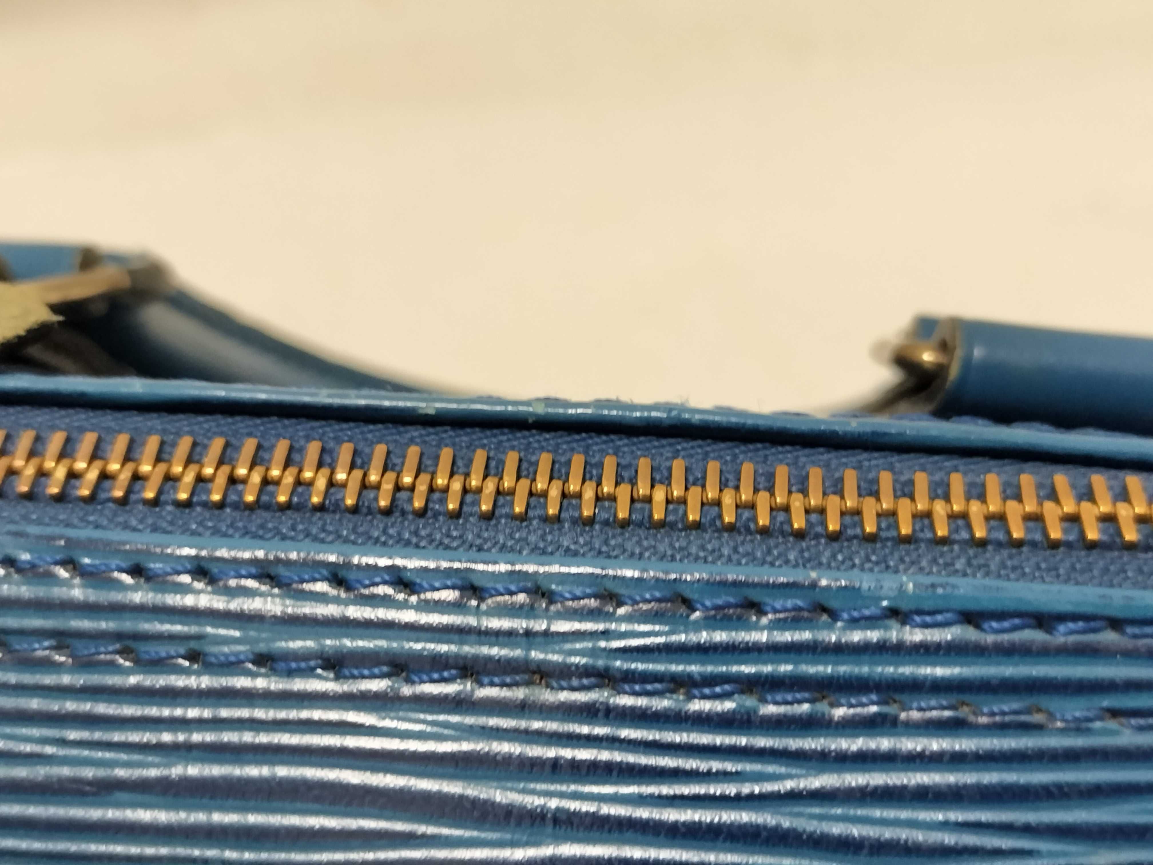Epi Speedy 25 Handbag with Key and Padlock — view 6
