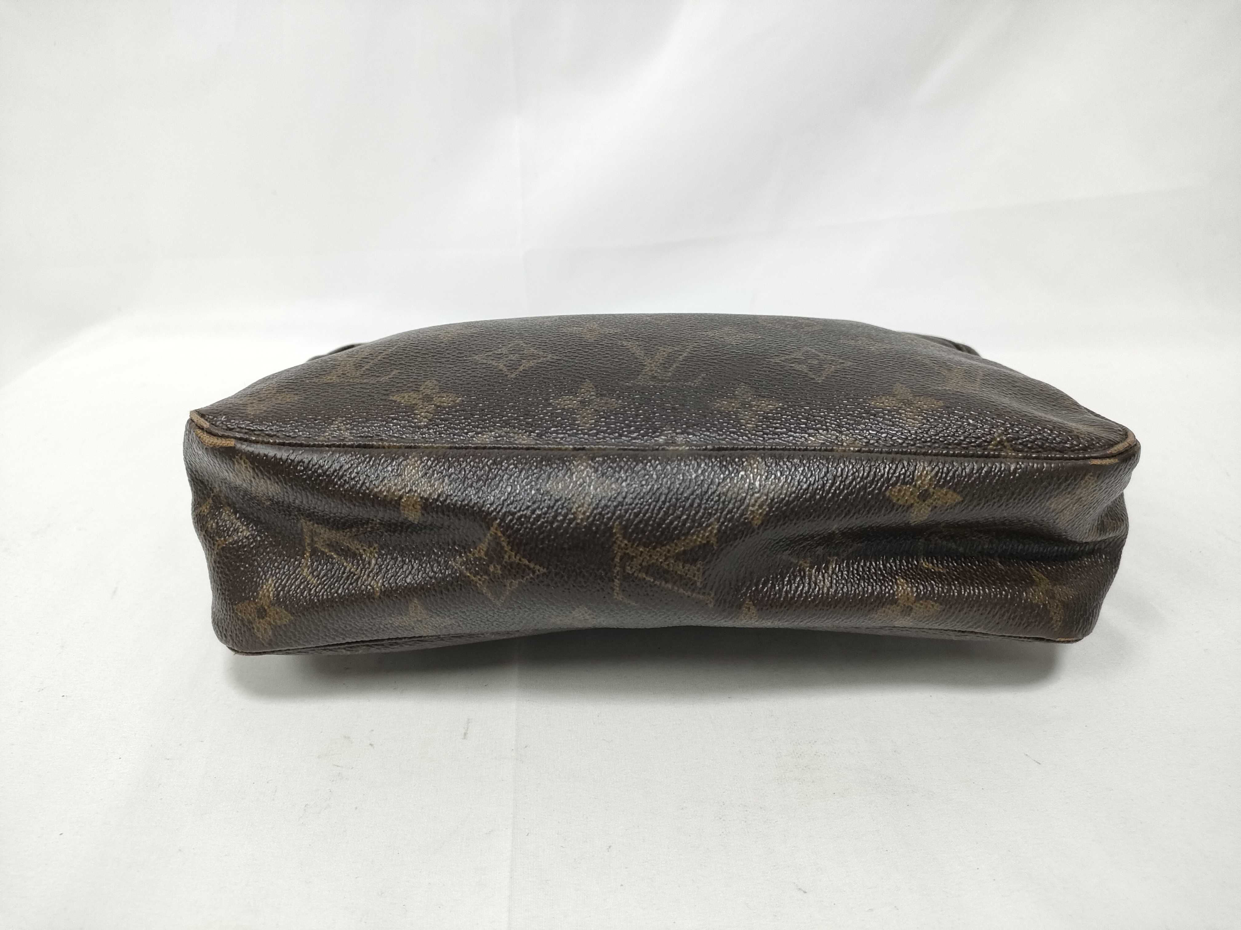 Monogram Louis Vuitton Monogram Trousses Toilette 23 M47524 Pouch — view 3