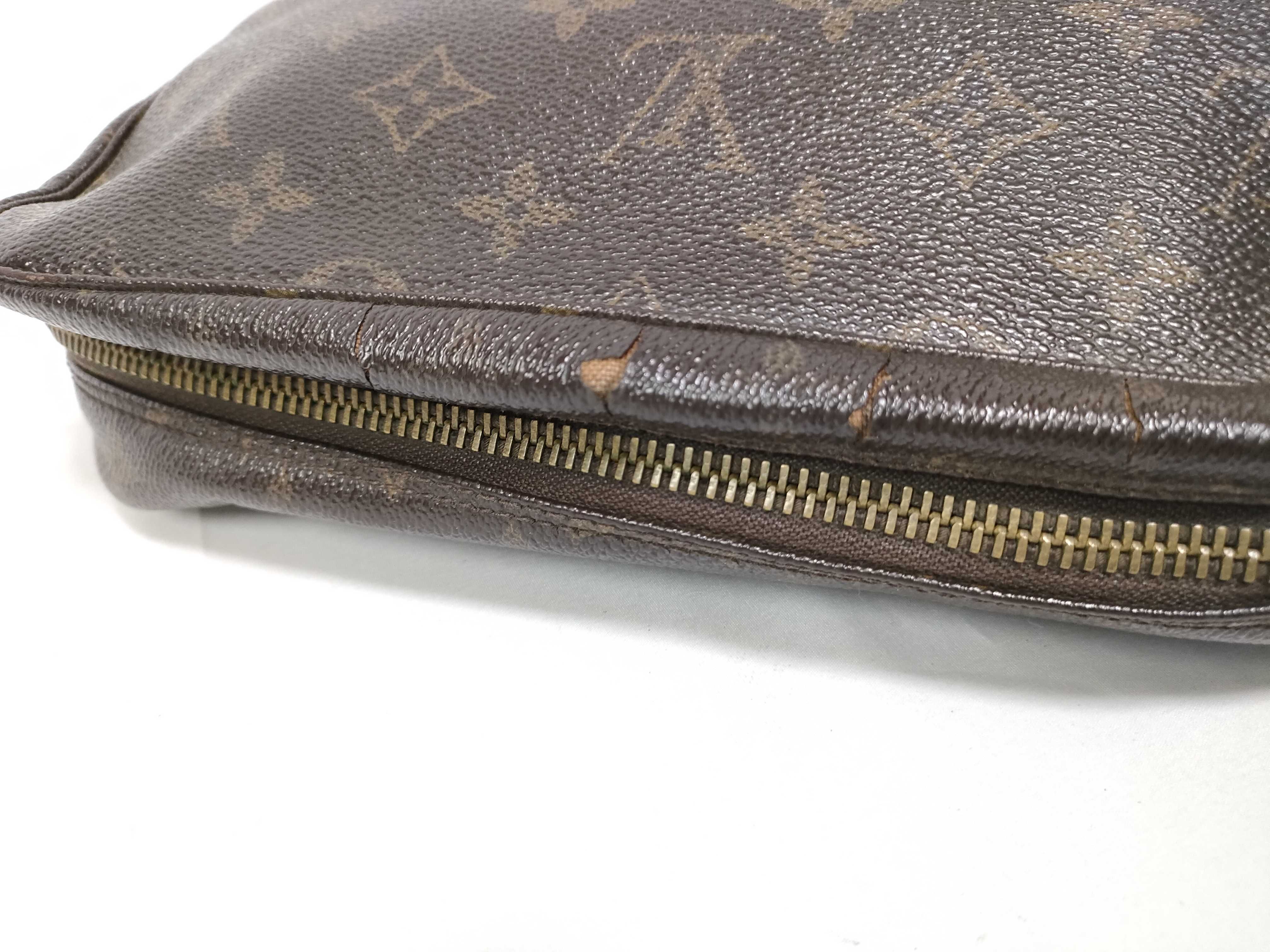 Monogram Louis Vuitton Monogram Trousses Toilette 23 M47524 Pouch — view 9