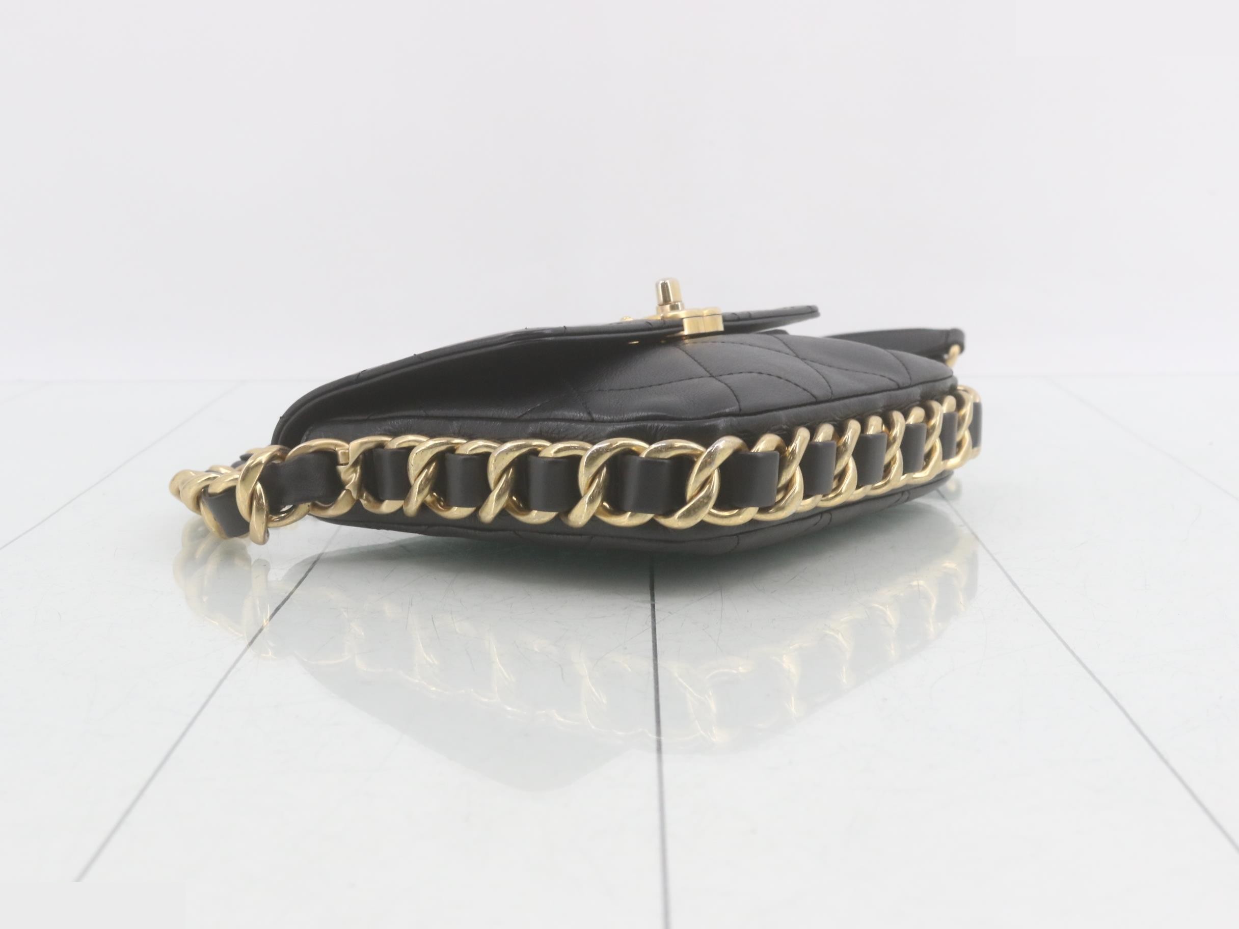 Leather shoulder bag with Coco Mark logo and gold hardware. — view 5