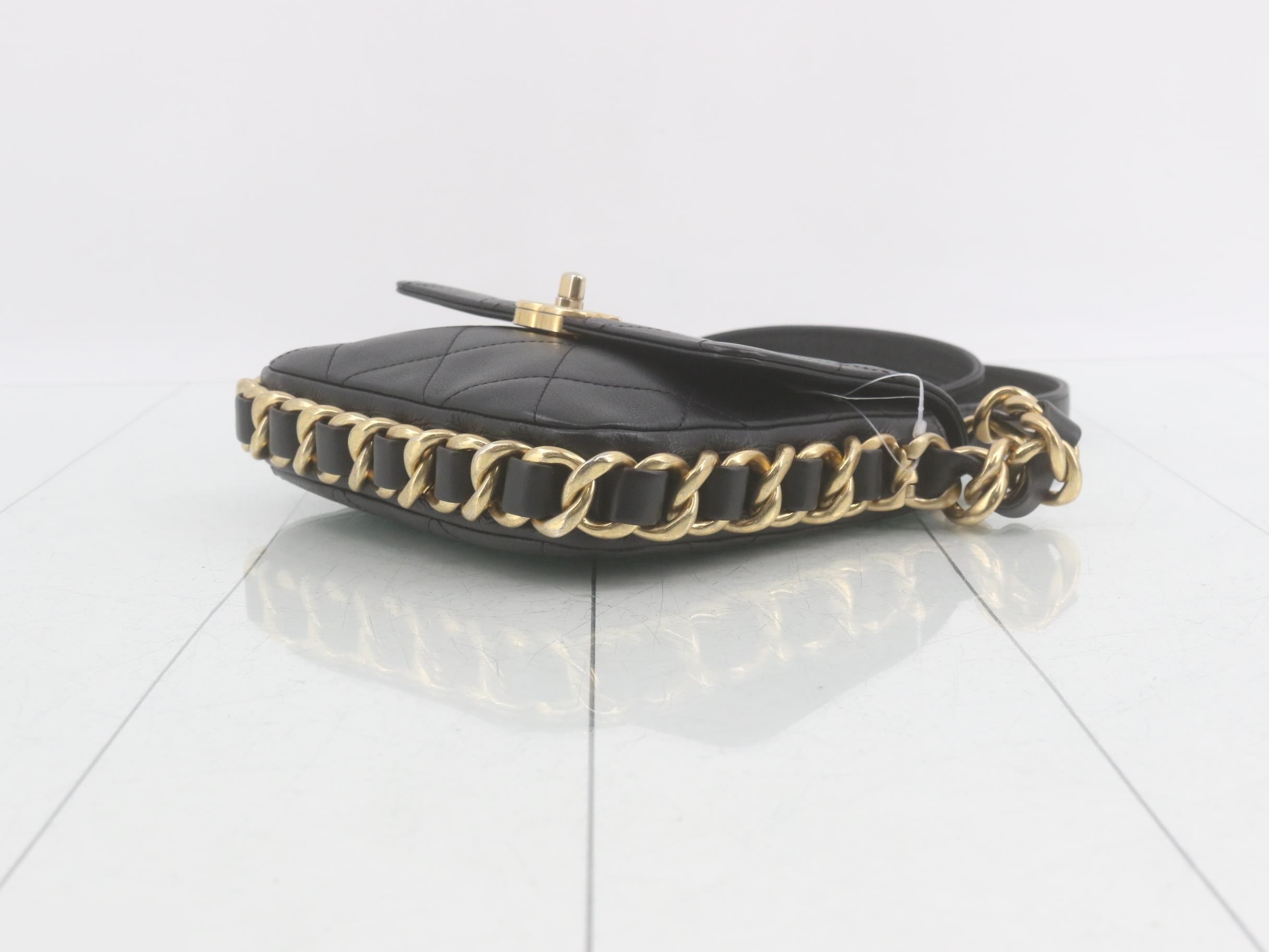 Leather shoulder bag with Coco Mark logo and gold hardware. — view 6