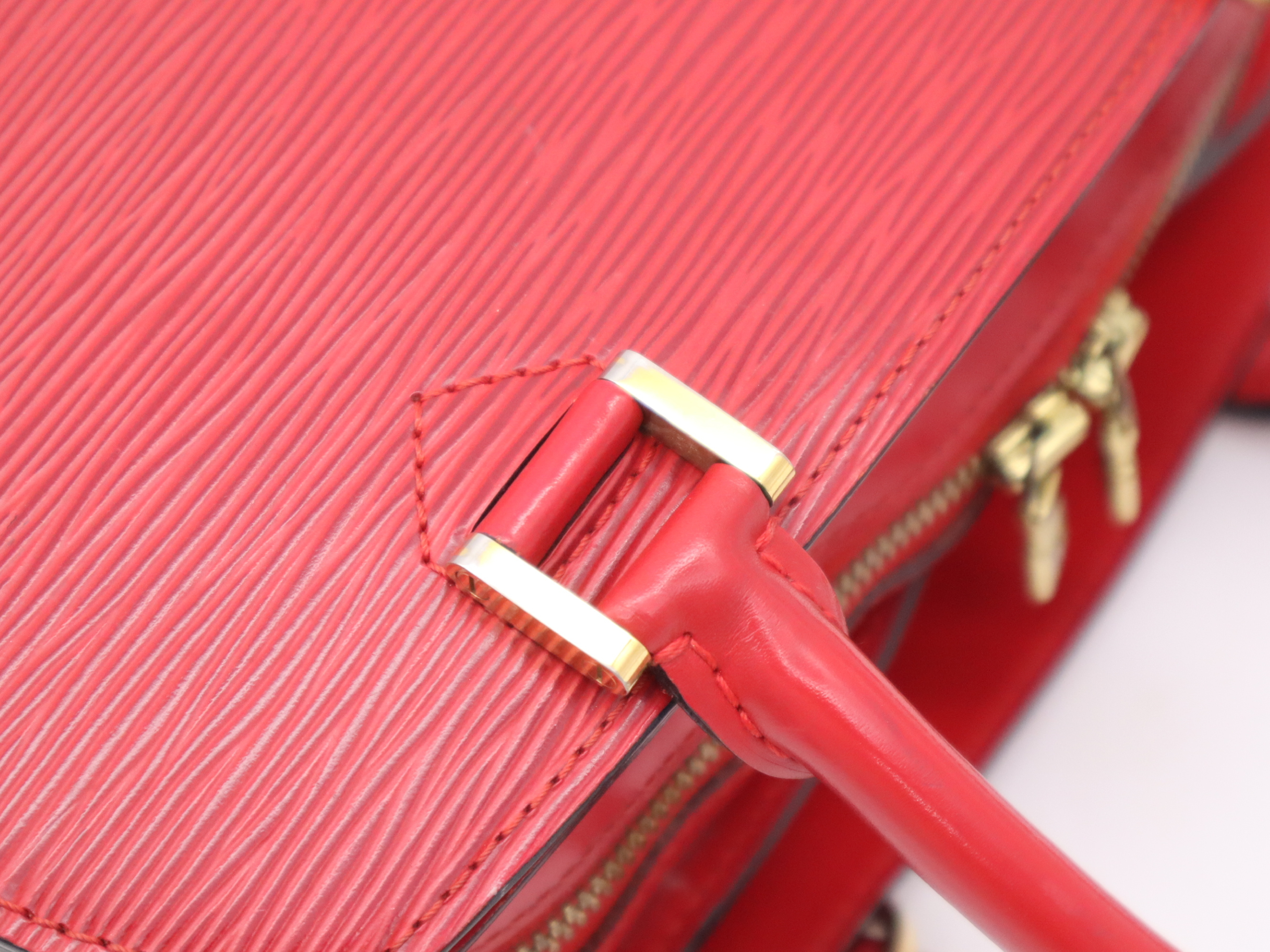 M52057 Epi Pont Neuf Castilian Red Handbag — view 7