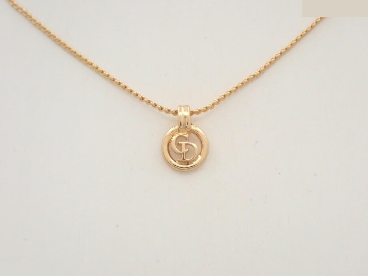 necklace, chain approximately 44cm