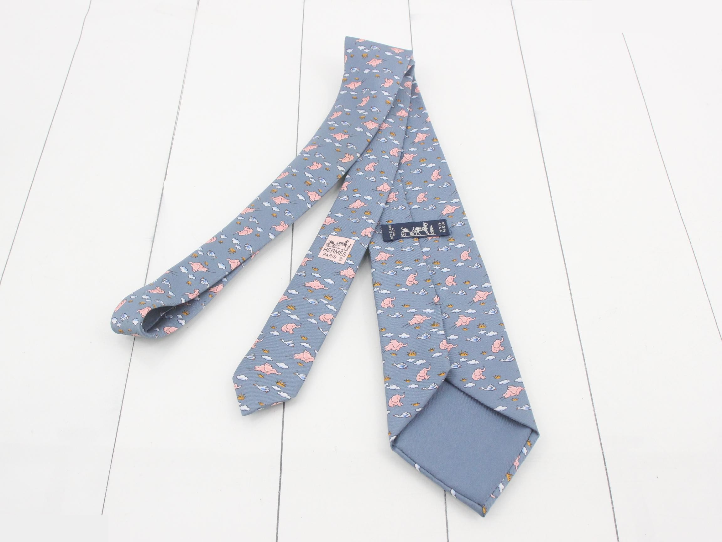 tie — view 2
