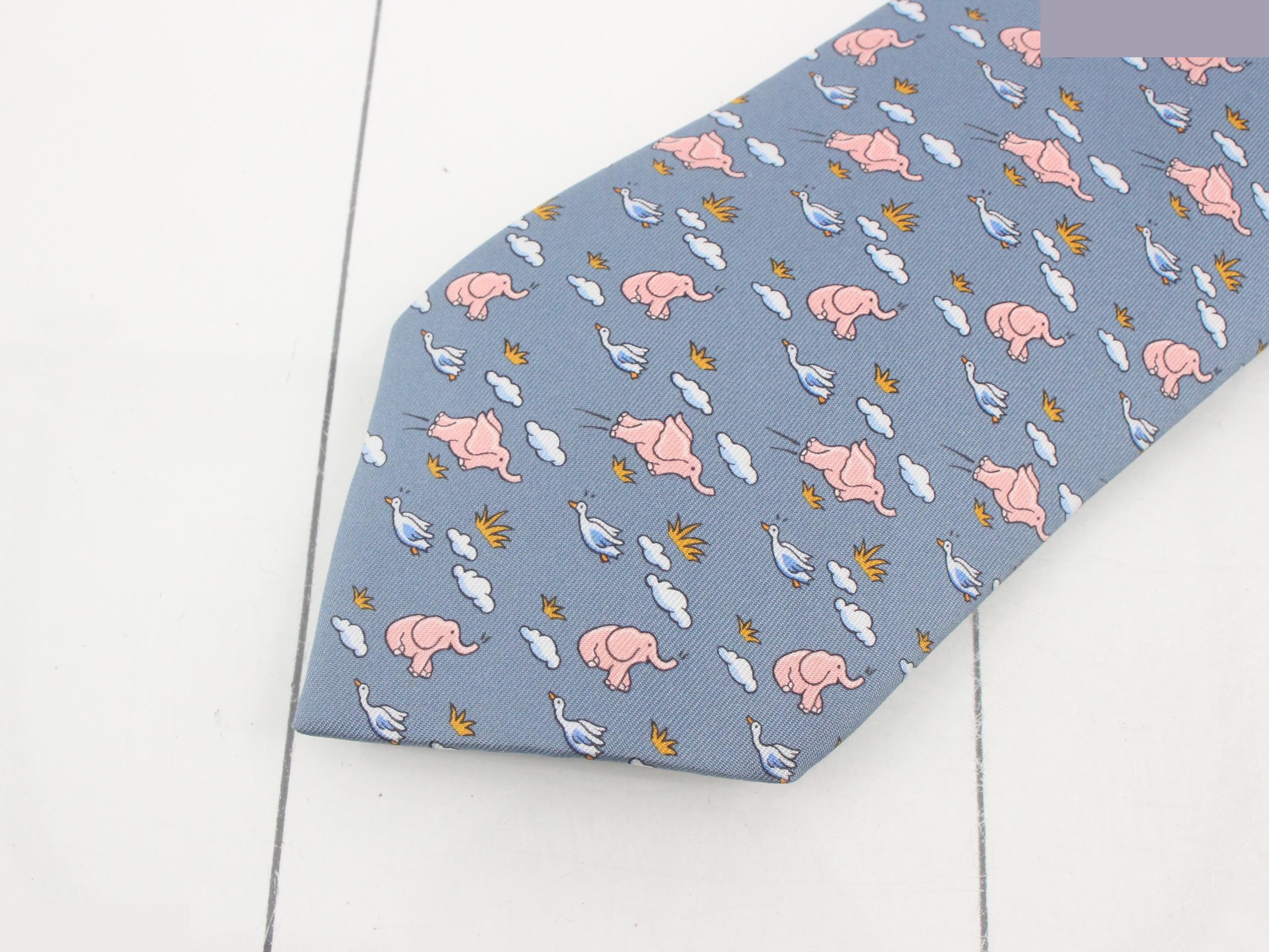 tie — view 3