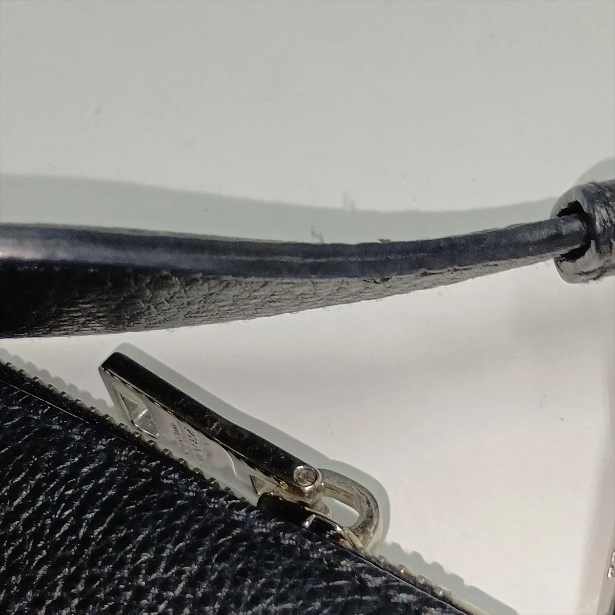Vitello Daino Leather Shoulder Bag, Black — view 12