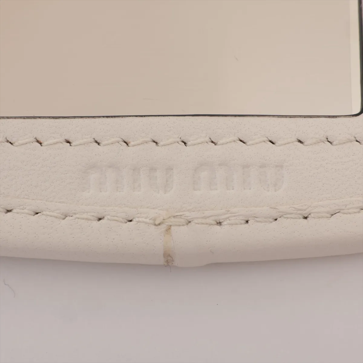 logo charm leather white threaded dirt — view 3