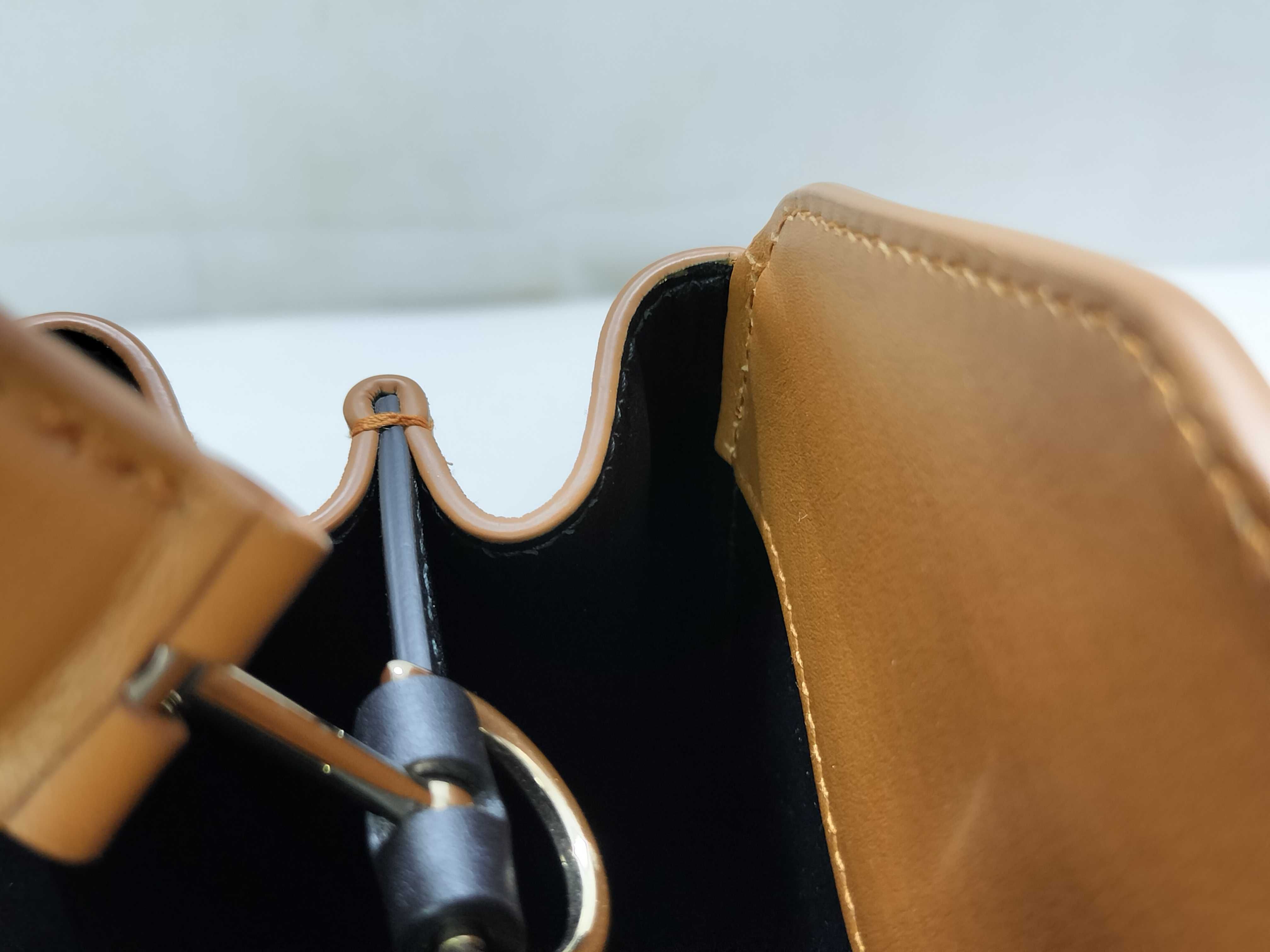 SG - Guirlande de SM Leather 2-way handbag with mirror included. — view 10