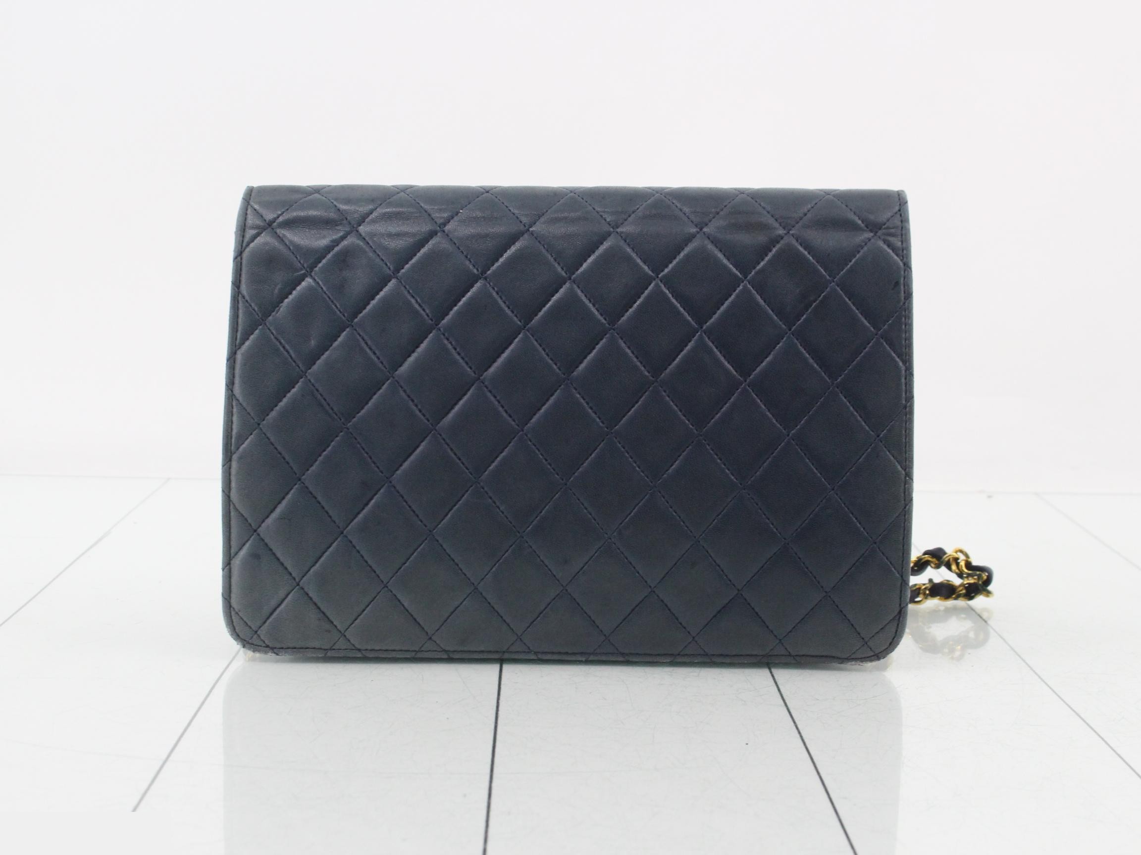 Matelassé Half Flap Matelassé 25 Chain Push Lock Handbag — view 2