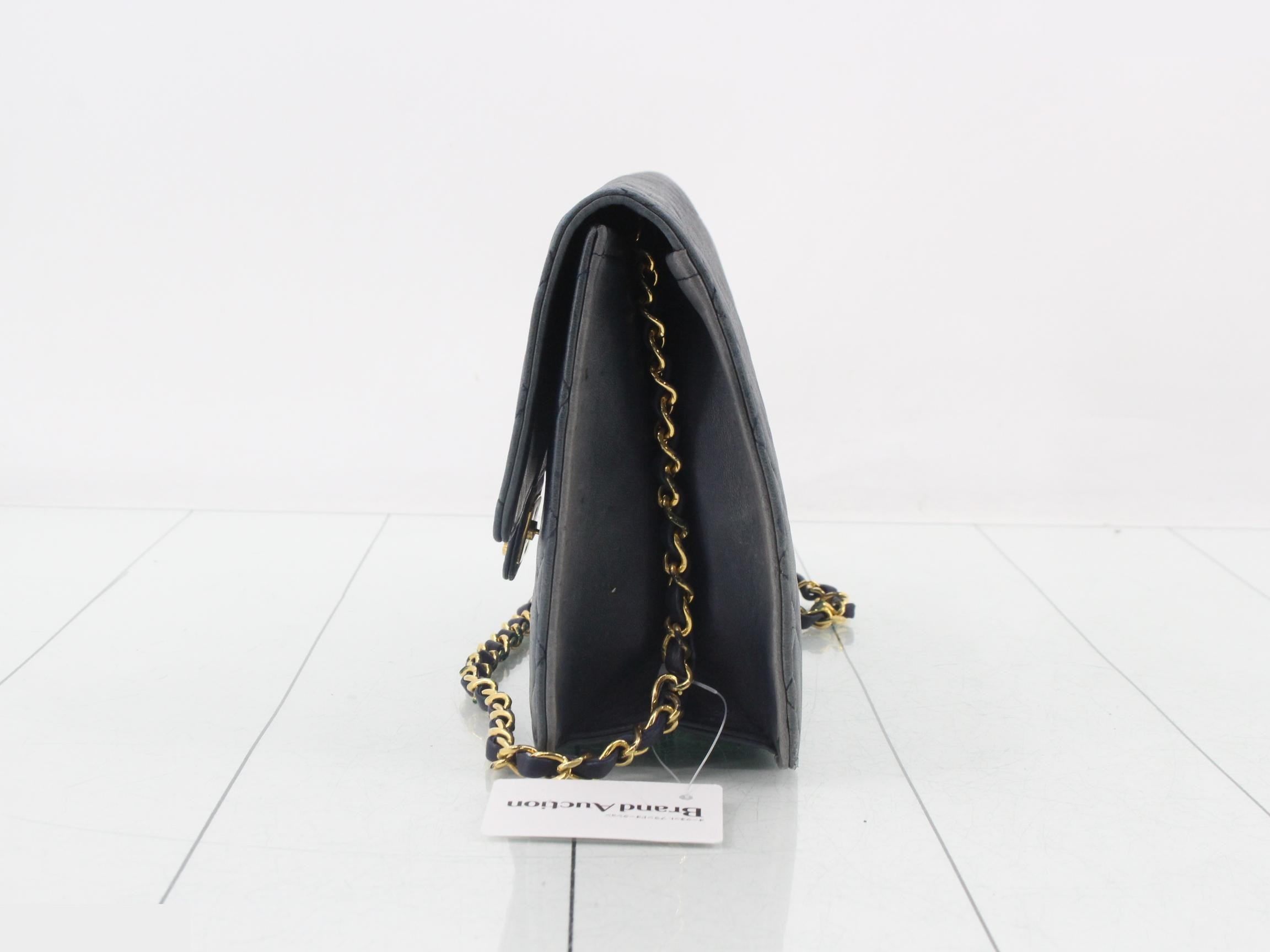 Matelassé Half Flap Matelassé 25 Chain Push Lock Handbag — view 3