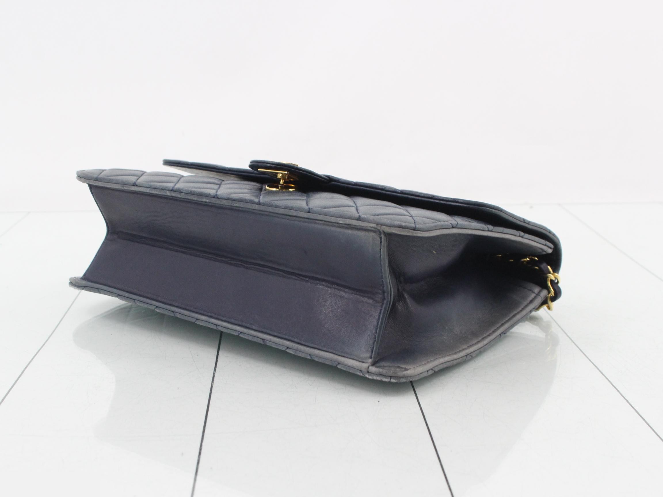 Matelassé Half Flap Matelassé 25 Chain Push Lock Handbag — view 6