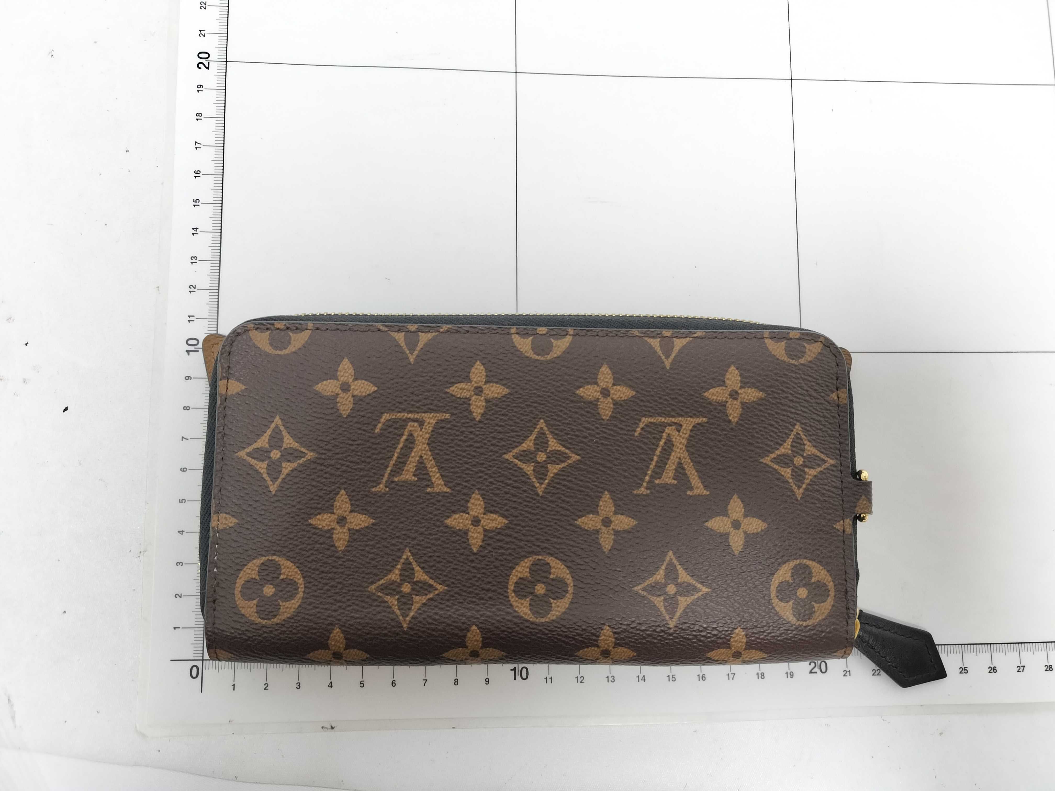 Monogram Louis Vuitton M68796 Chain Strap Round Zip Long Wallet — view 2