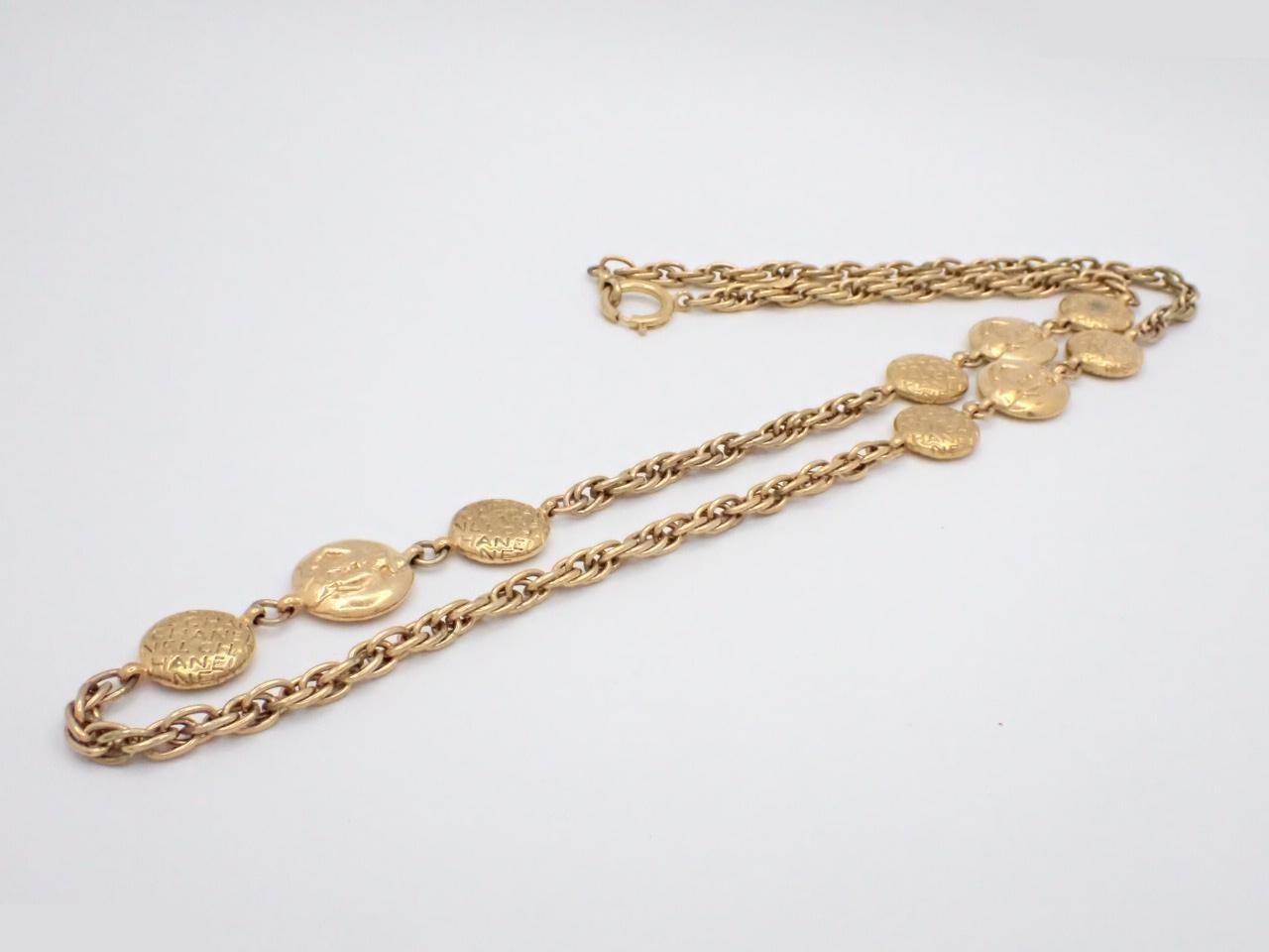 Vintage necklace with approximately 90cm chain. — view 3