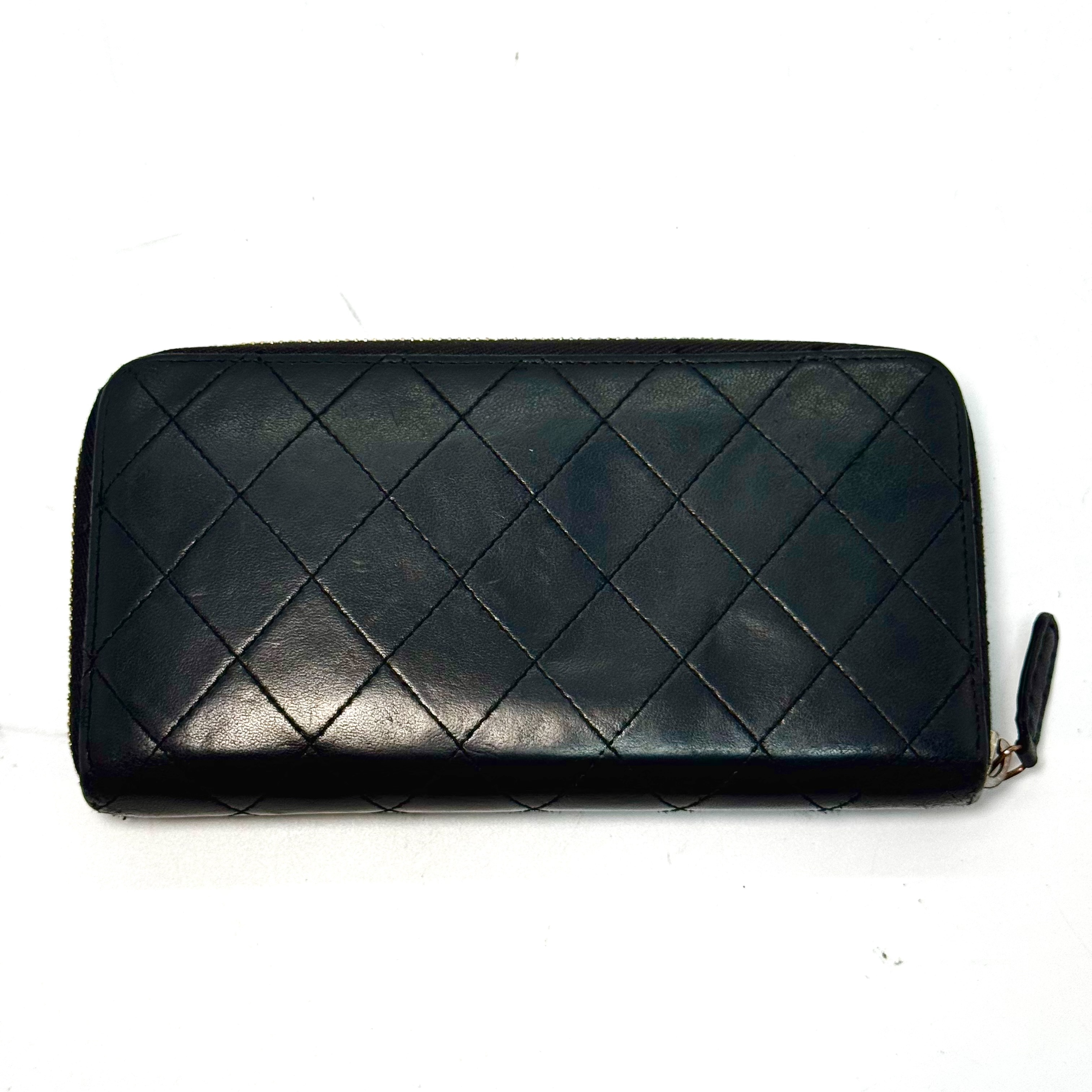 Matelassé Lambskin Round Zip Long Wallet Black 14615977 Wallet — view 2