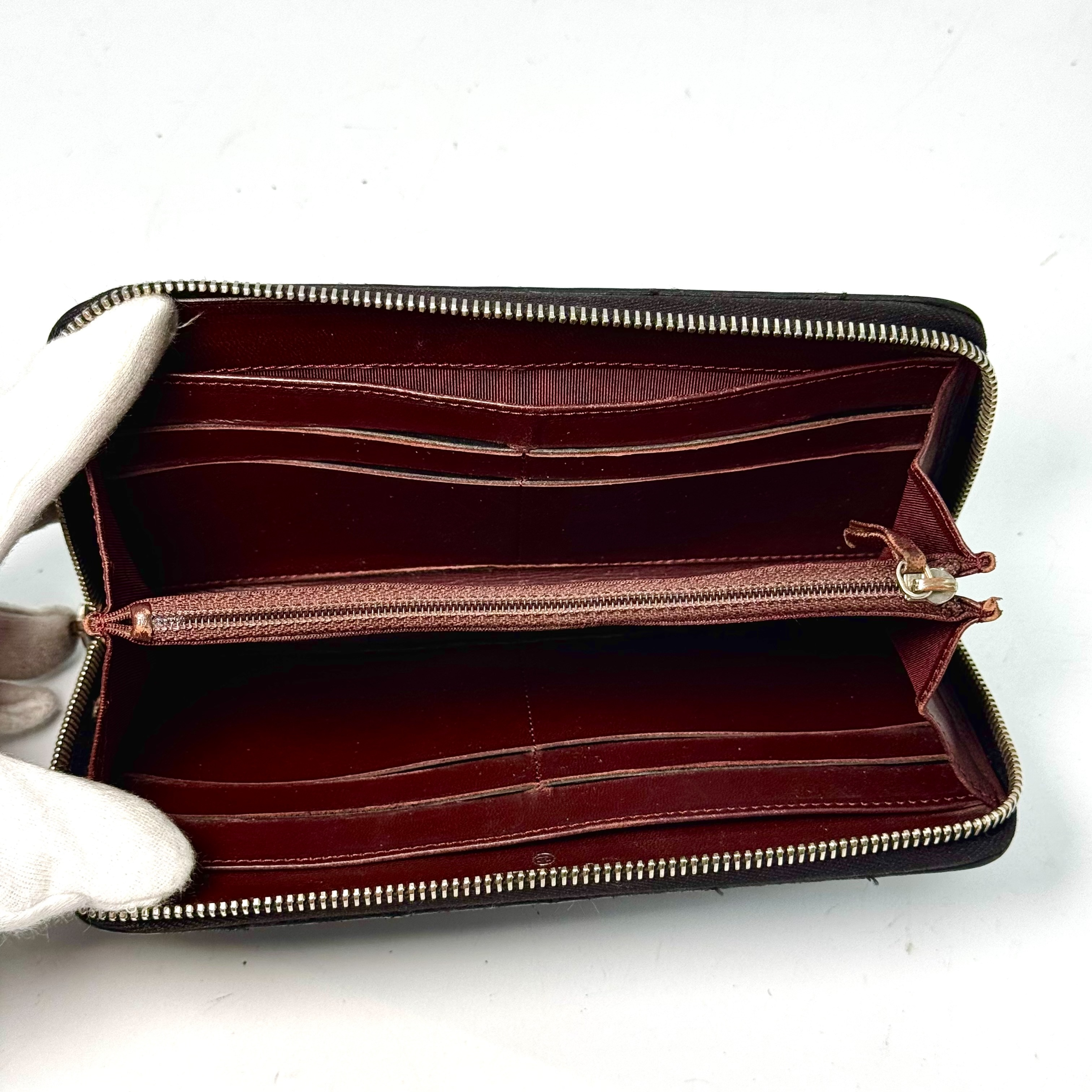 Matelassé Lambskin Round Zip Long Wallet Black 14615977 Wallet — view 3