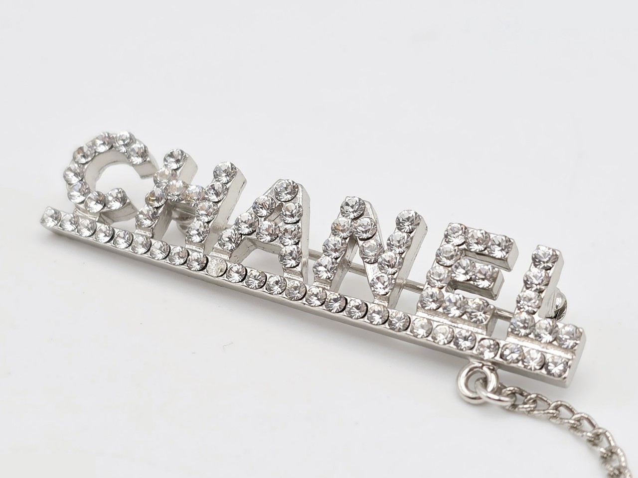 brooch — view 3