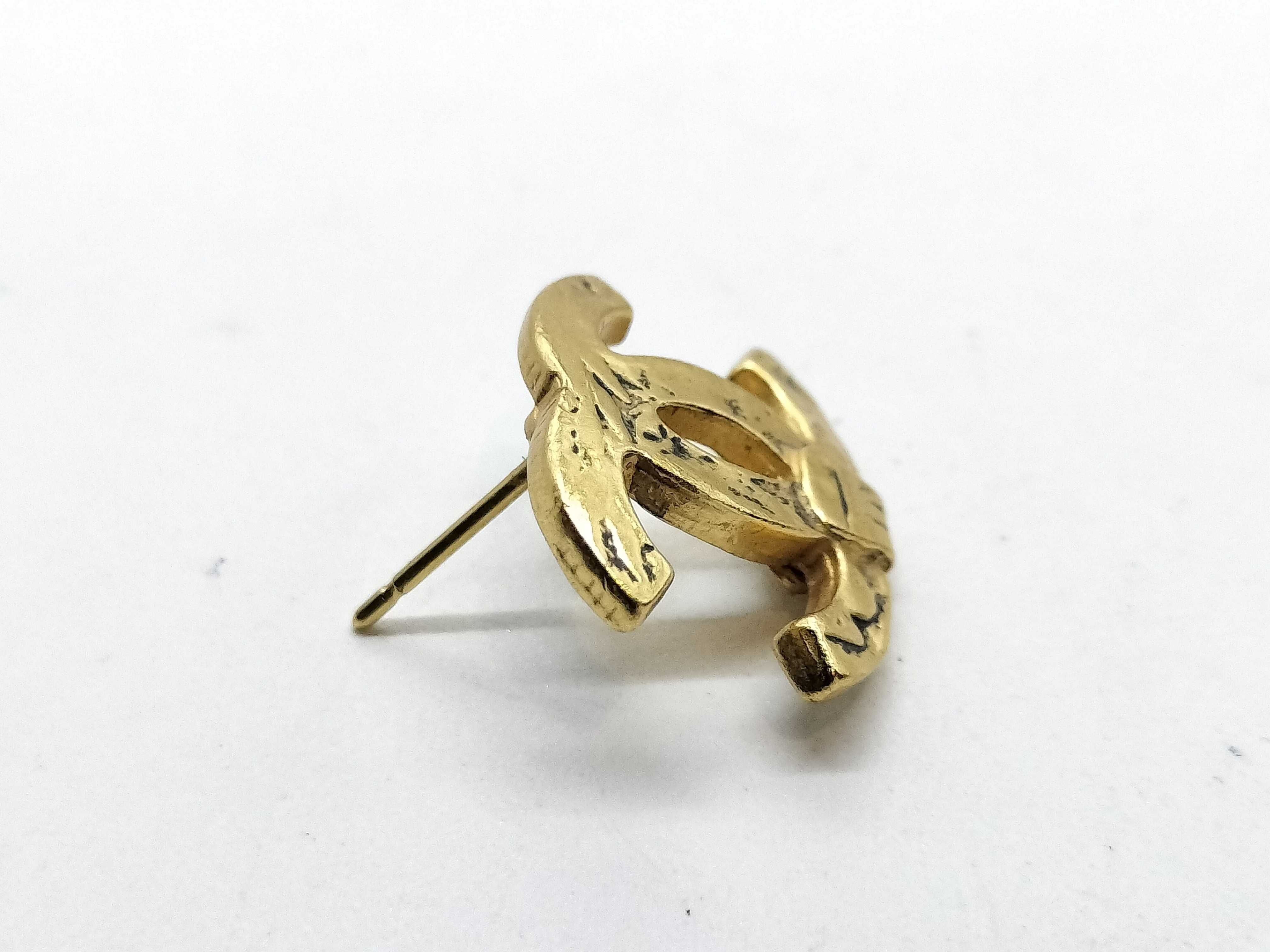 single earring — view 4