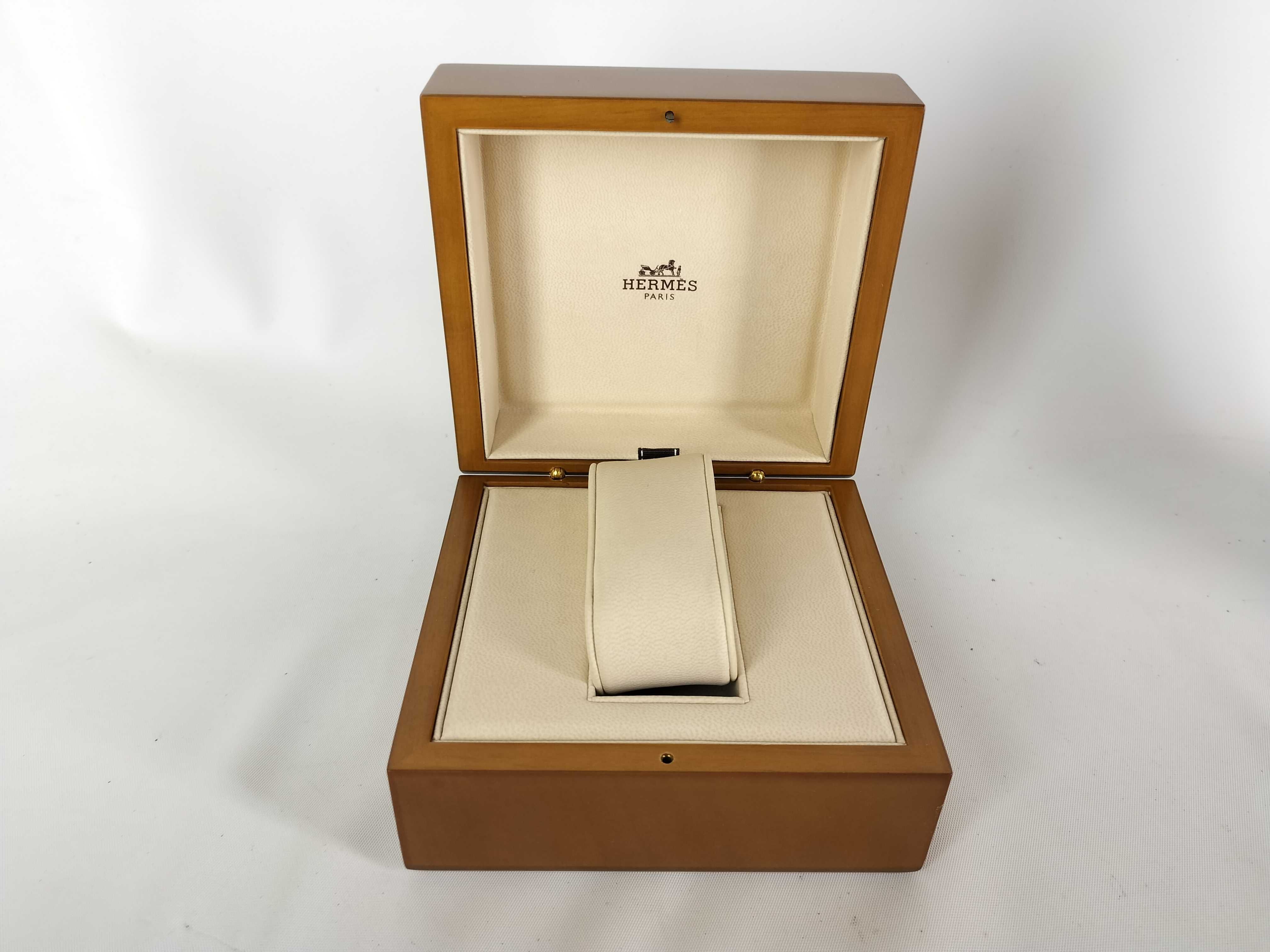 watch/inner box and other accessories — view 2