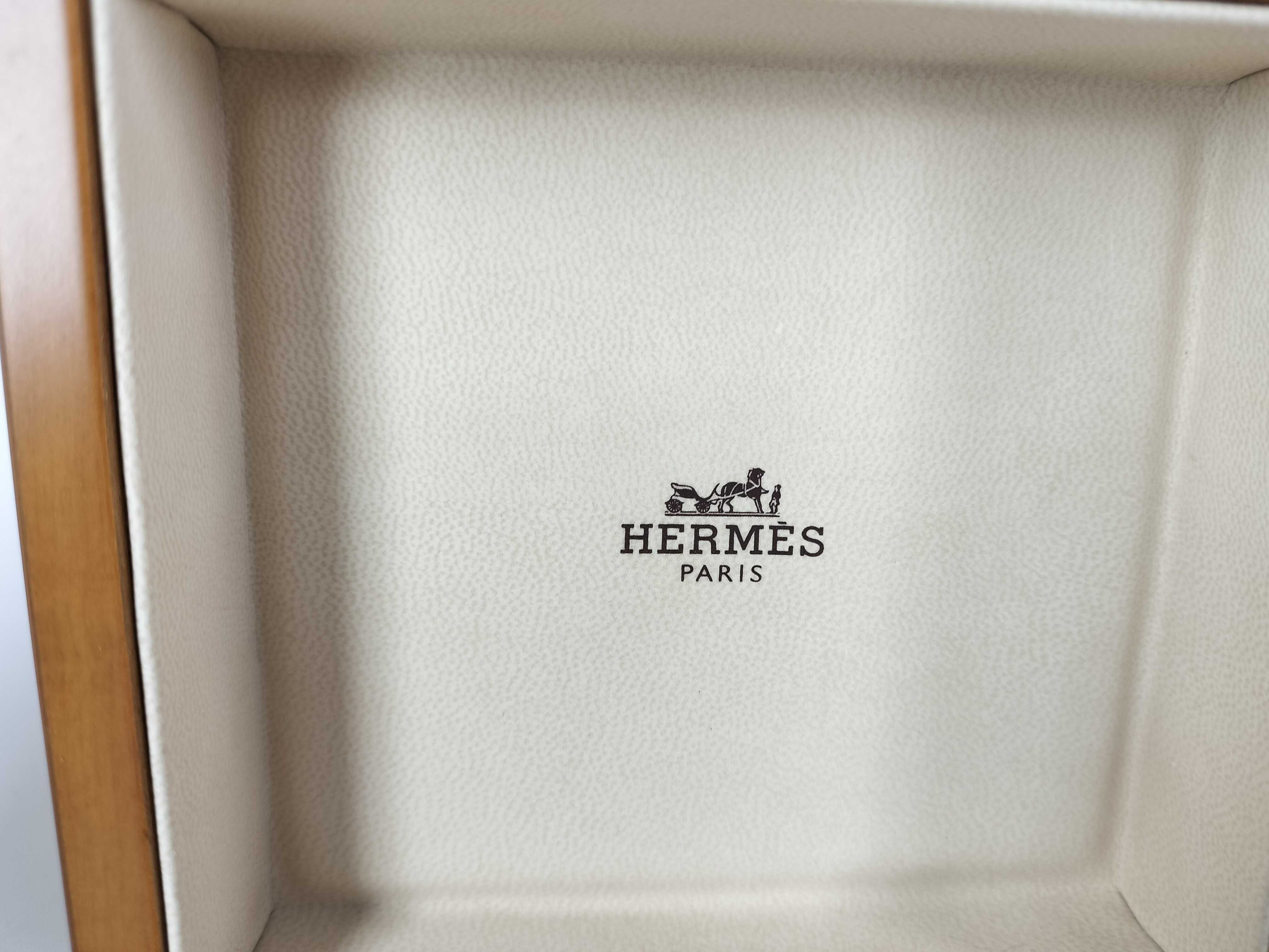 watch/inner box and other accessories — view 3