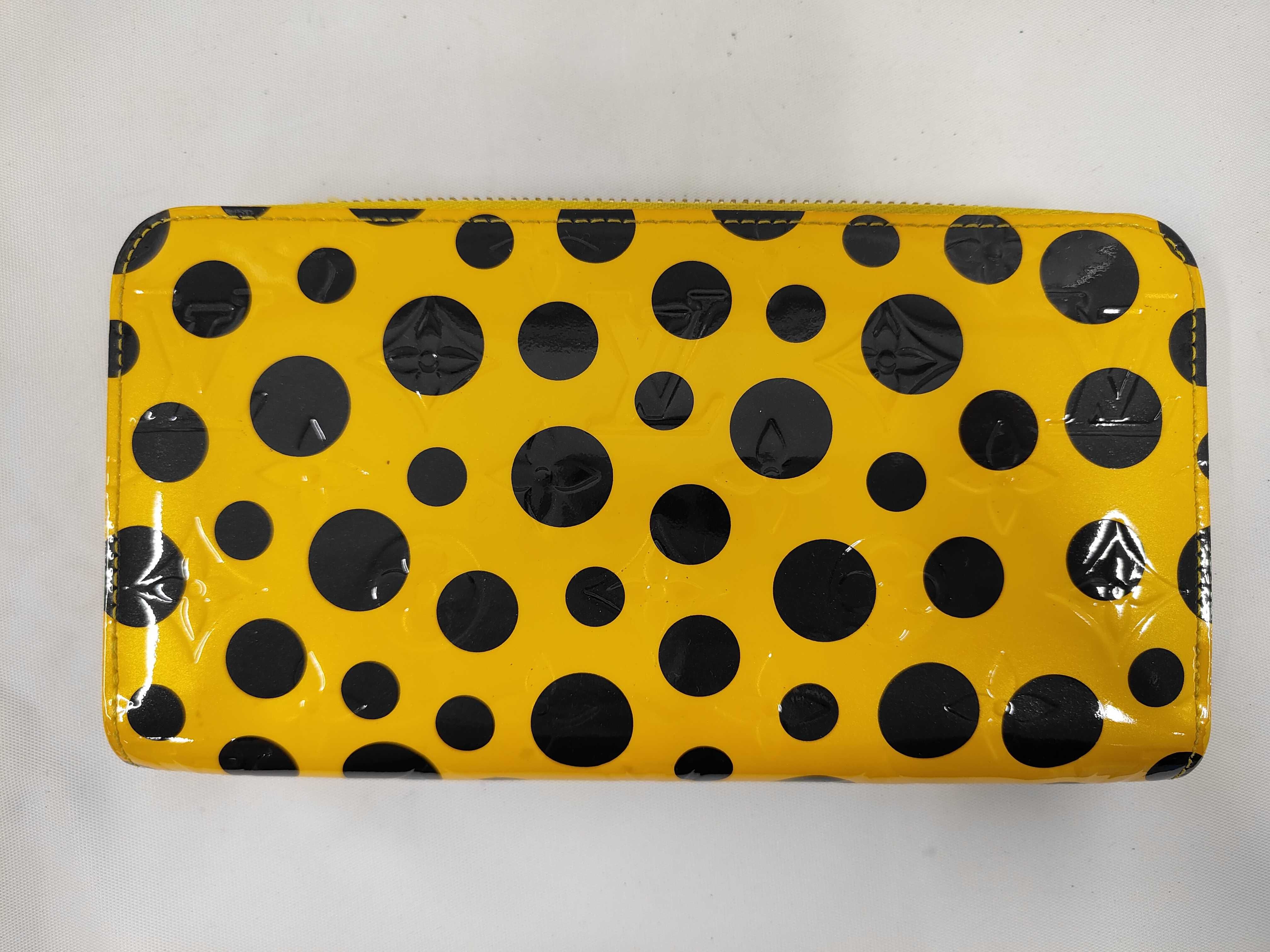 Vernis M91571 Yayoi Kusama Zippy Wallet