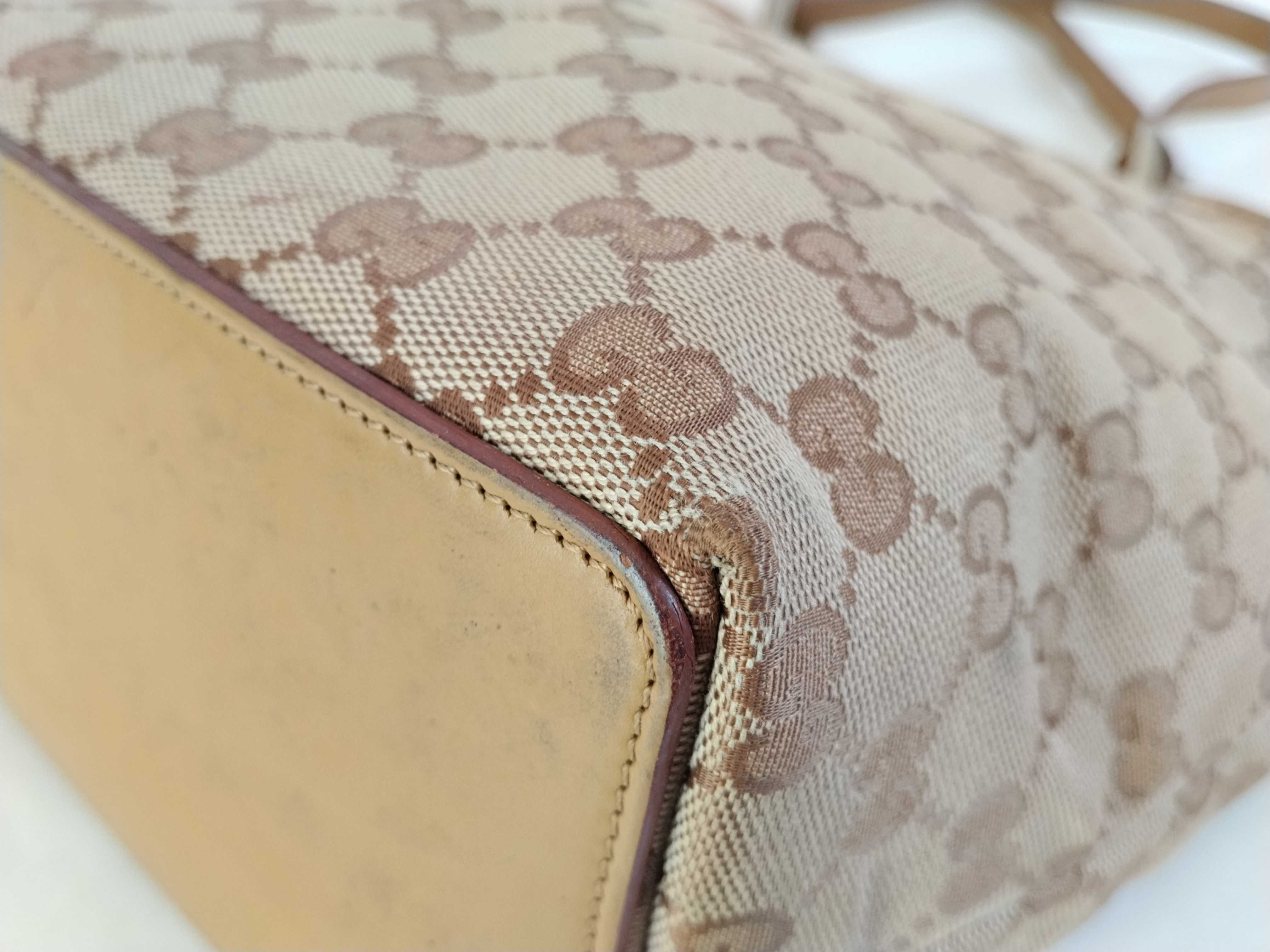 GG Canvas Gucci Handbag Title: Random Tote Bag — view 7