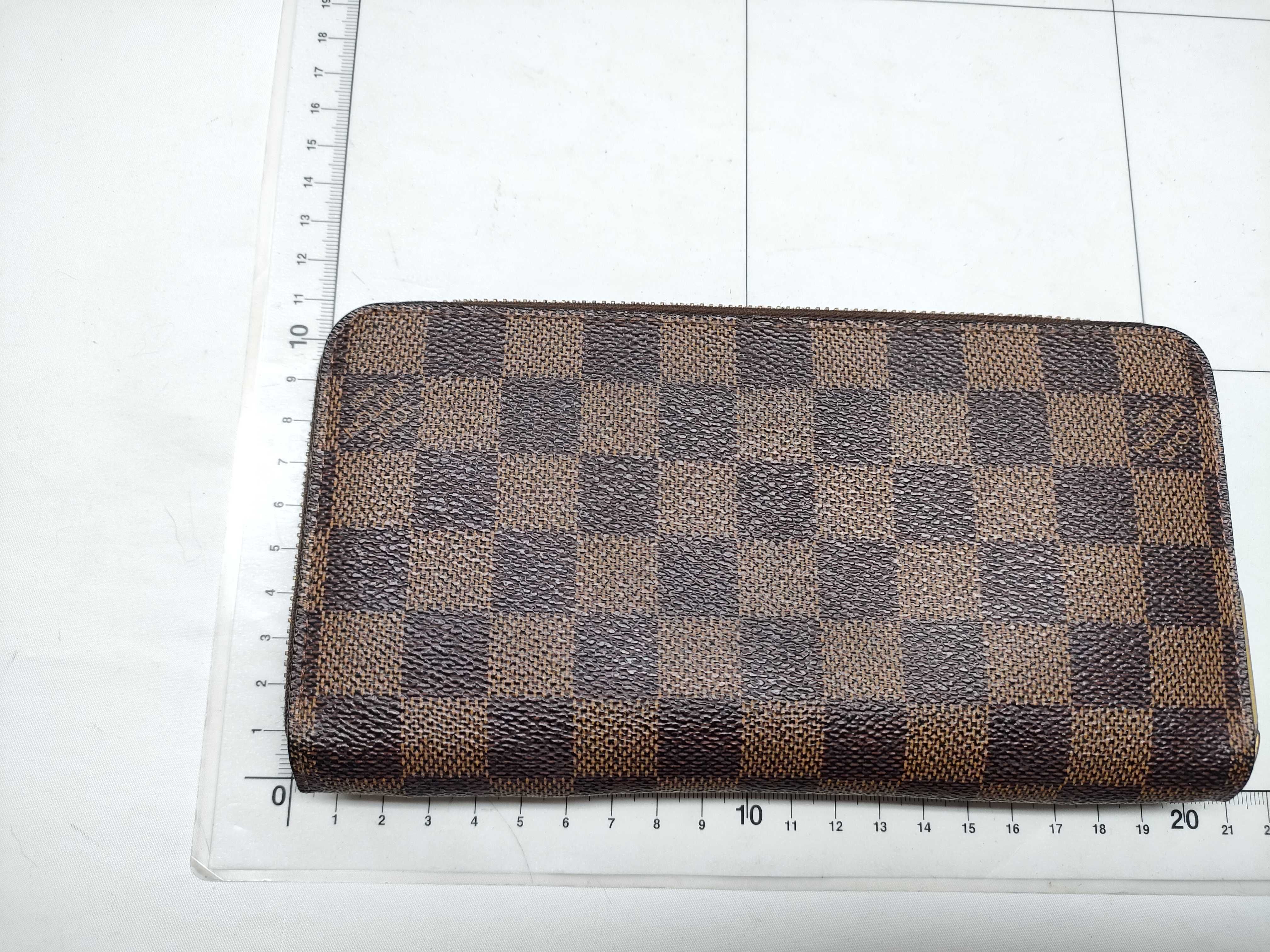 Damier Zippy Wallet — view 2