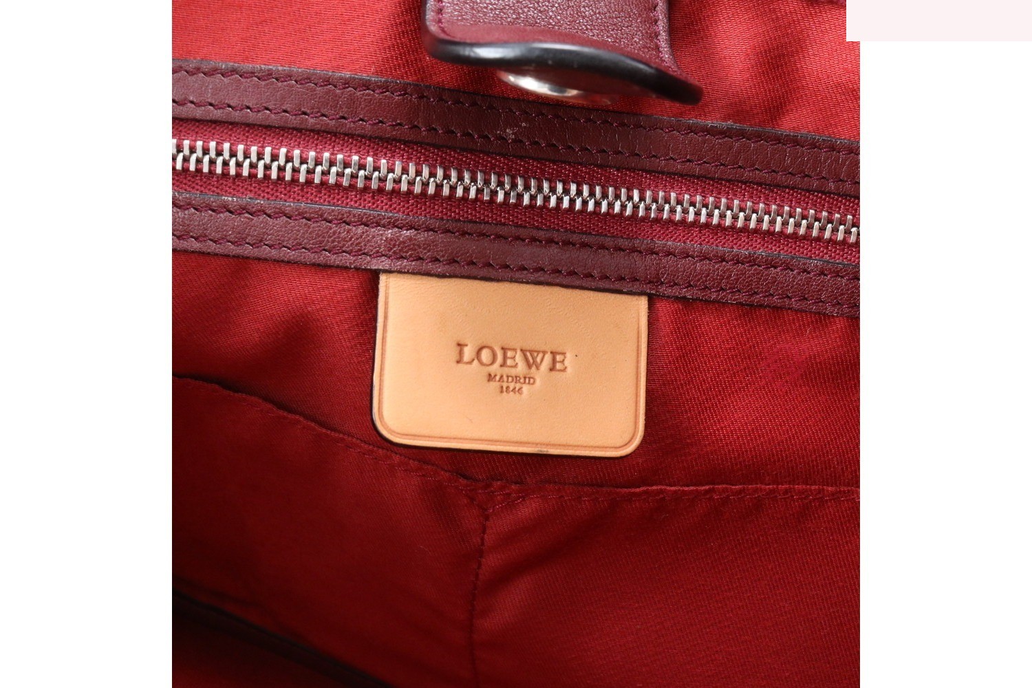 Belt pattern metallic leather tote bag — view 8