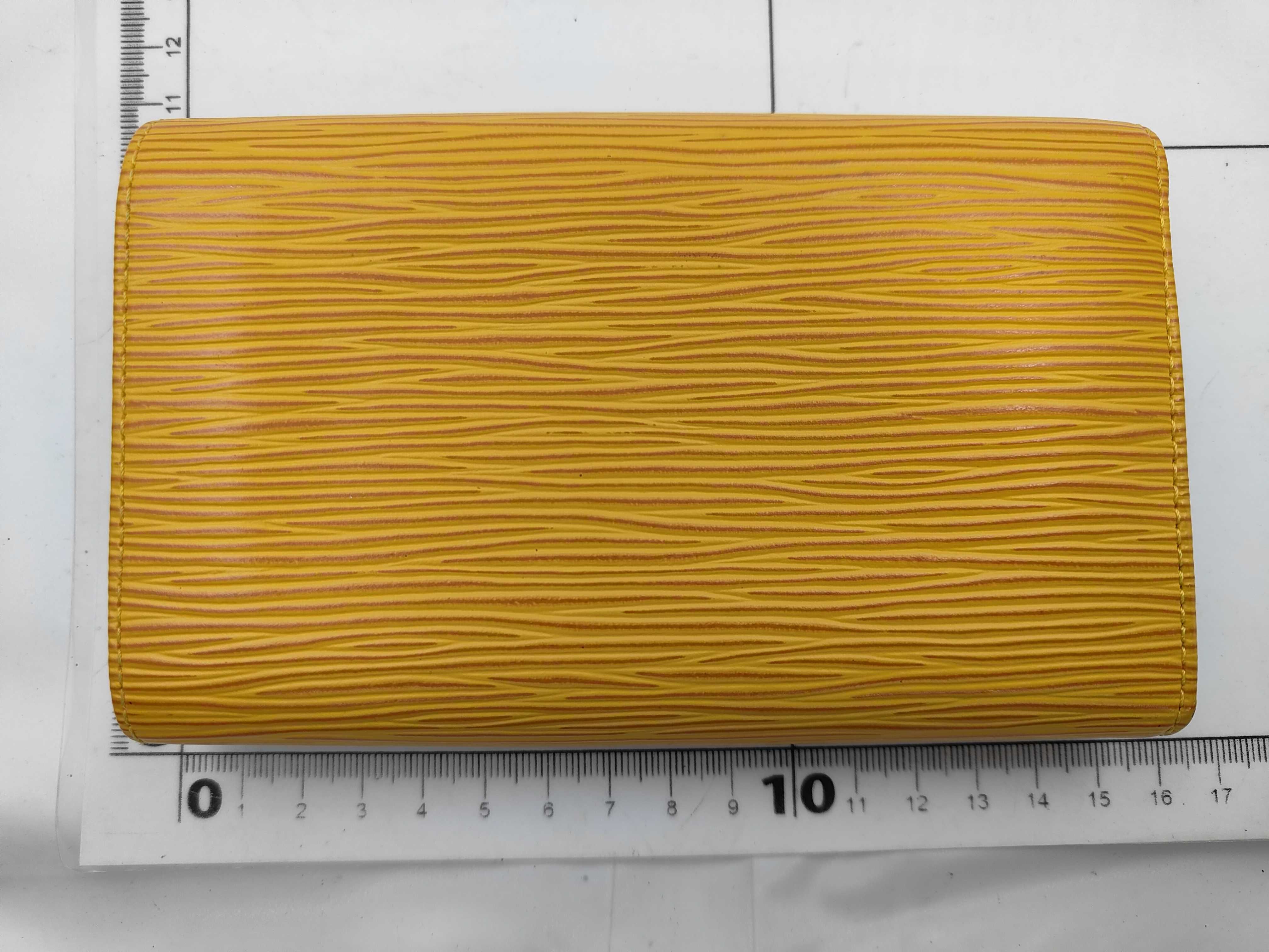 Epi Portemonnaie Billet Trésor Compact Wallet — view 2